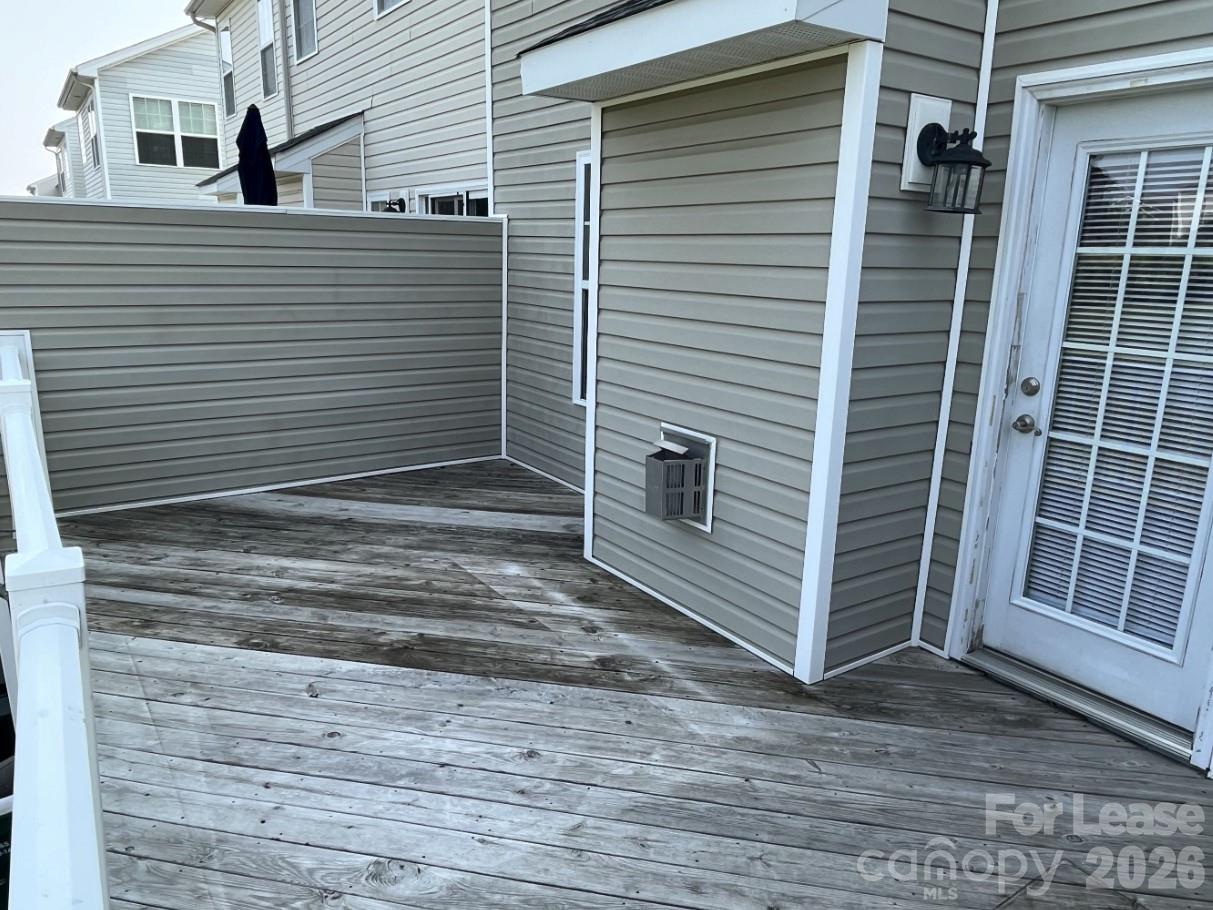 9956 Kings Parade Boulevard Property Photo 8