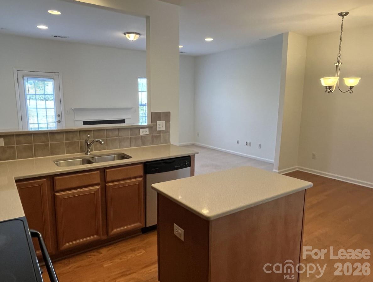 9956 Kings Parade Boulevard Property Photo 10