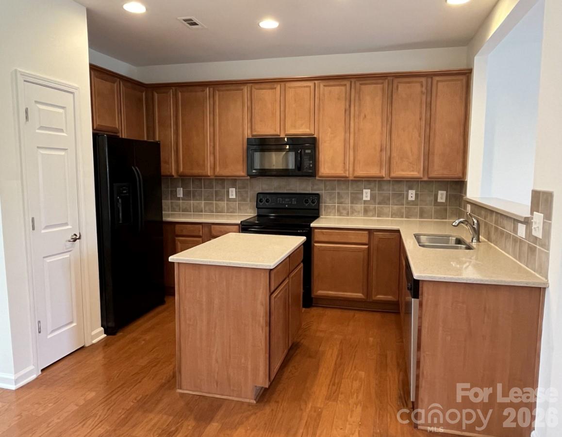 9956 Kings Parade Boulevard Property Photo 11