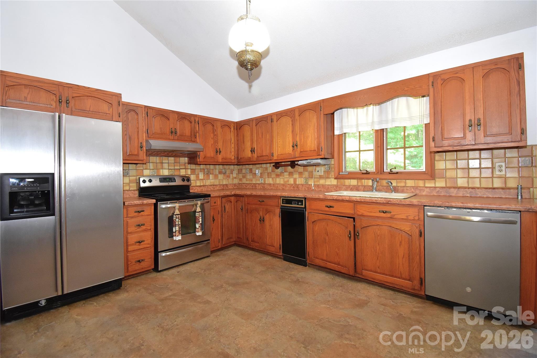 586 Justice Ridge Road Property Photo 3