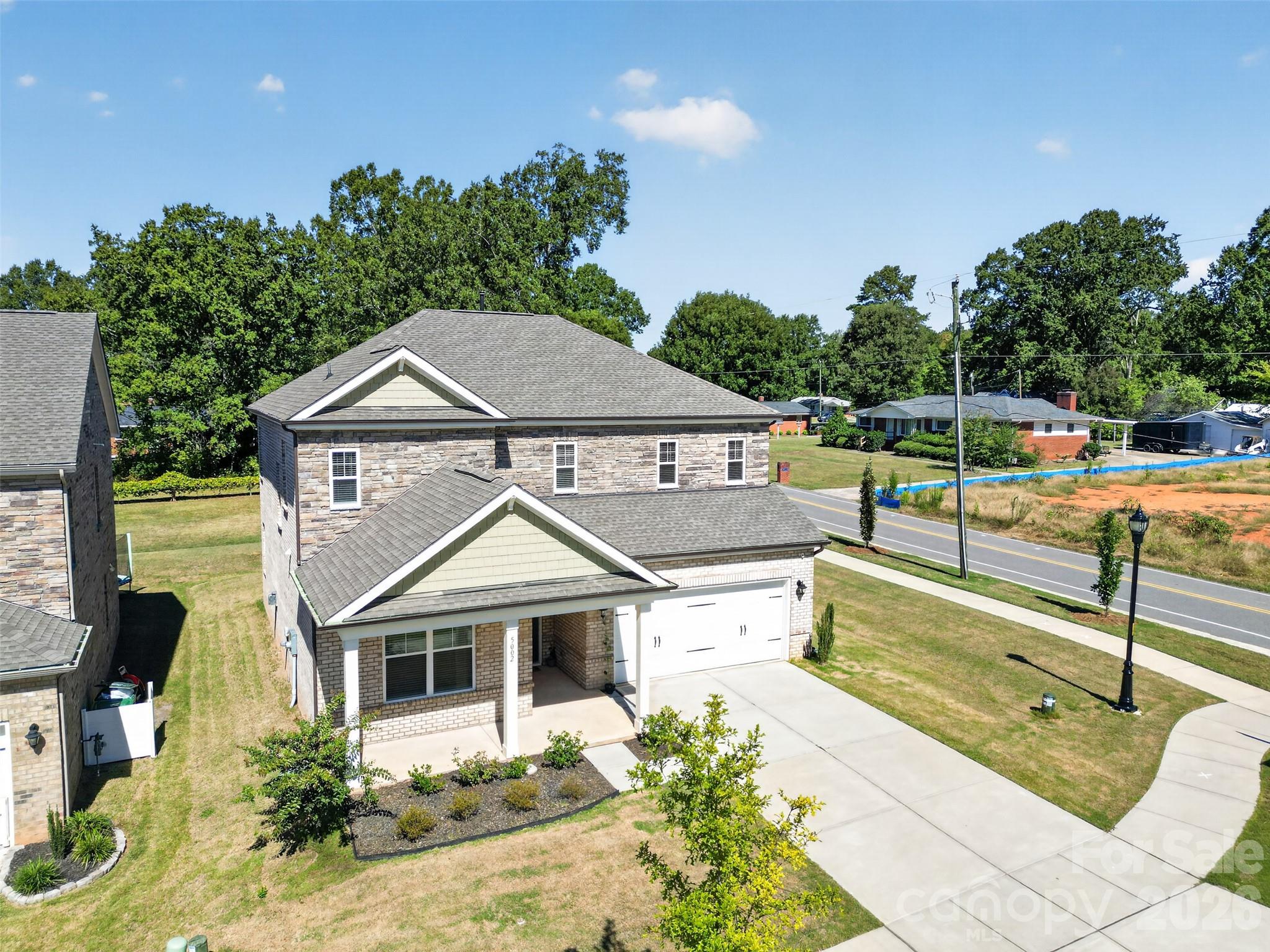 5002 Kinsbridge Drive Property Photo 1