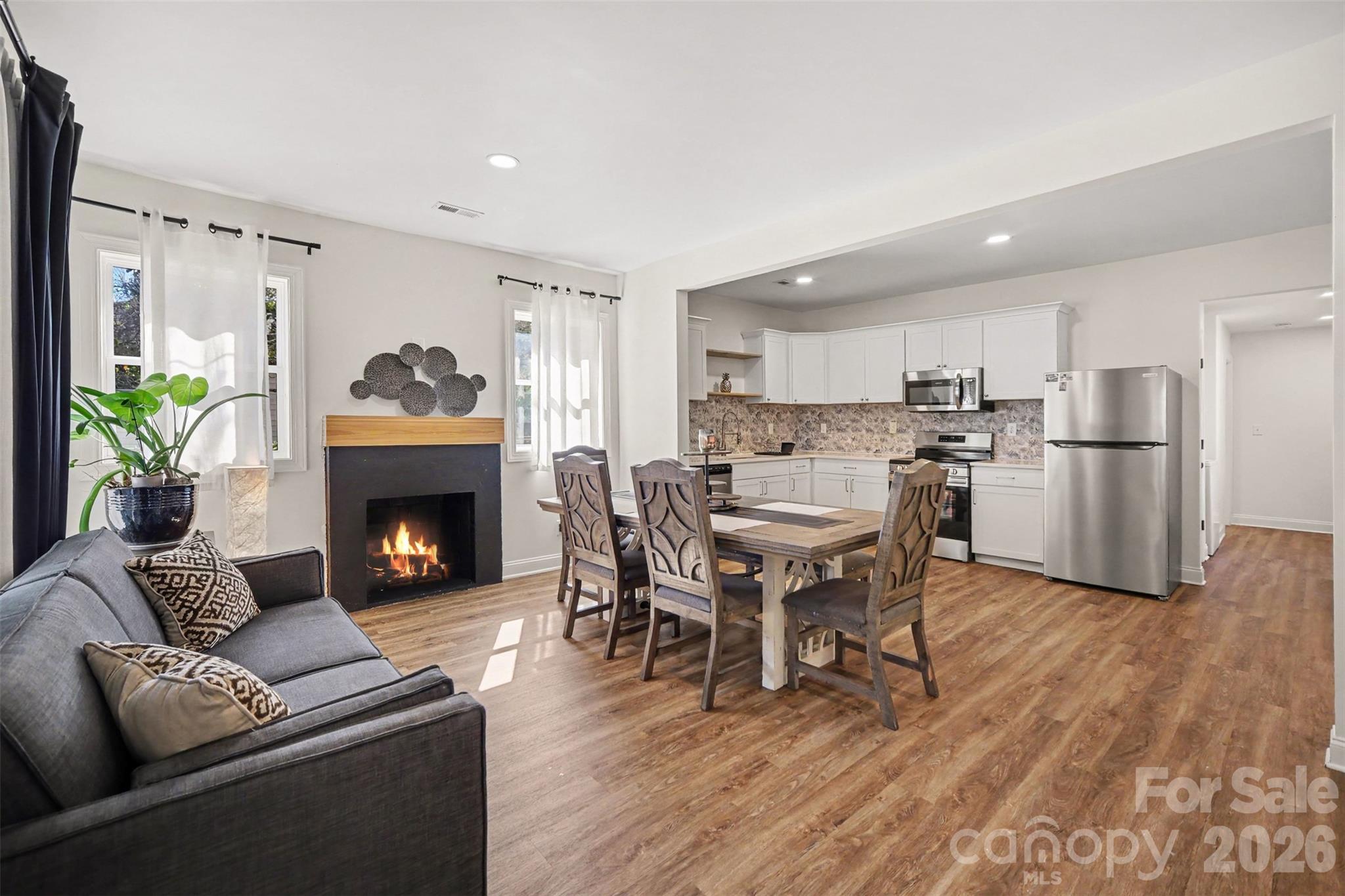 2361 Myrtle Avenue Property Photo 2