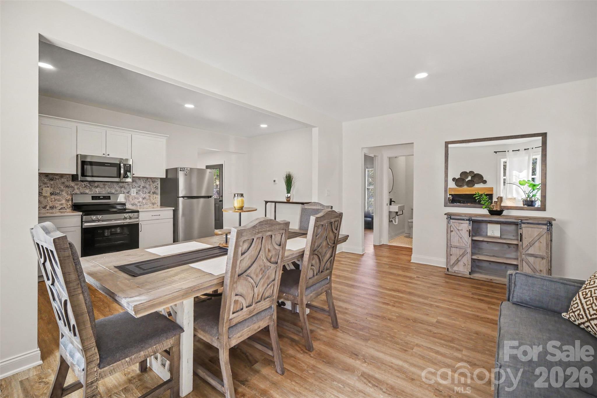 2361 Myrtle Avenue Property Photo 3