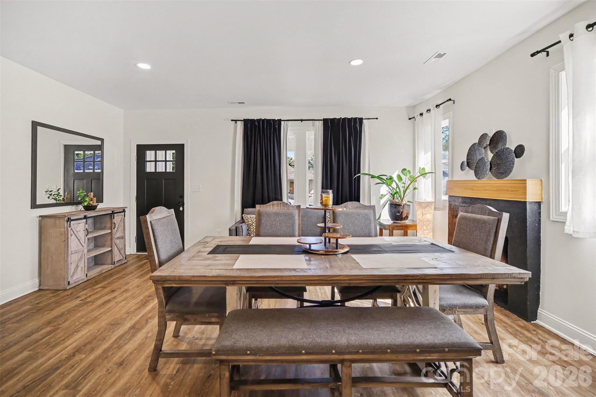 2361 Myrtle Avenue Property Photo 4