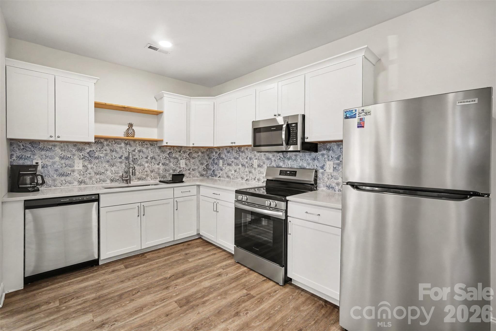 2361 Myrtle Avenue Property Photo 6