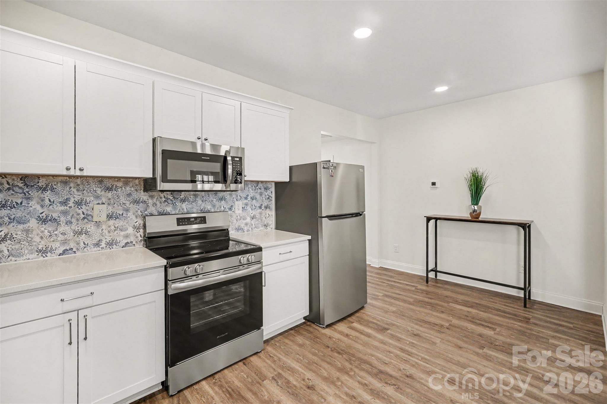2361 Myrtle Avenue Property Photo 7