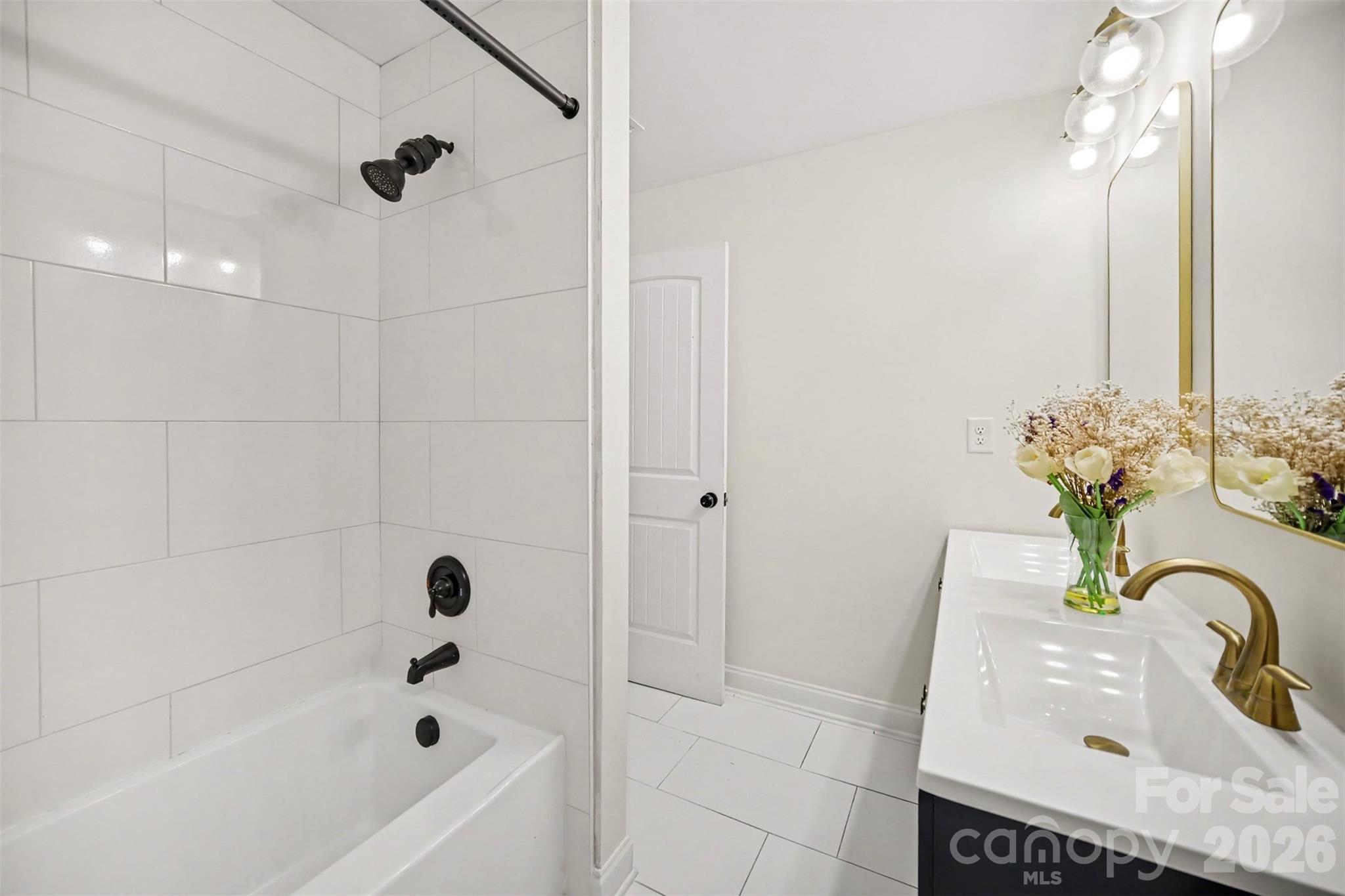 2361 Myrtle Avenue Property Photo 13
