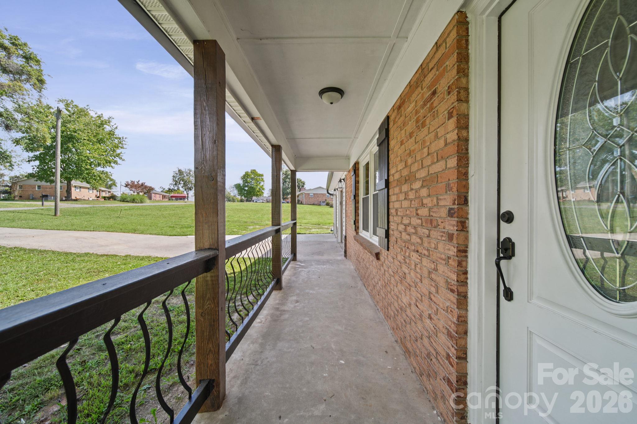 109 Colonial Drive Property Photo 3