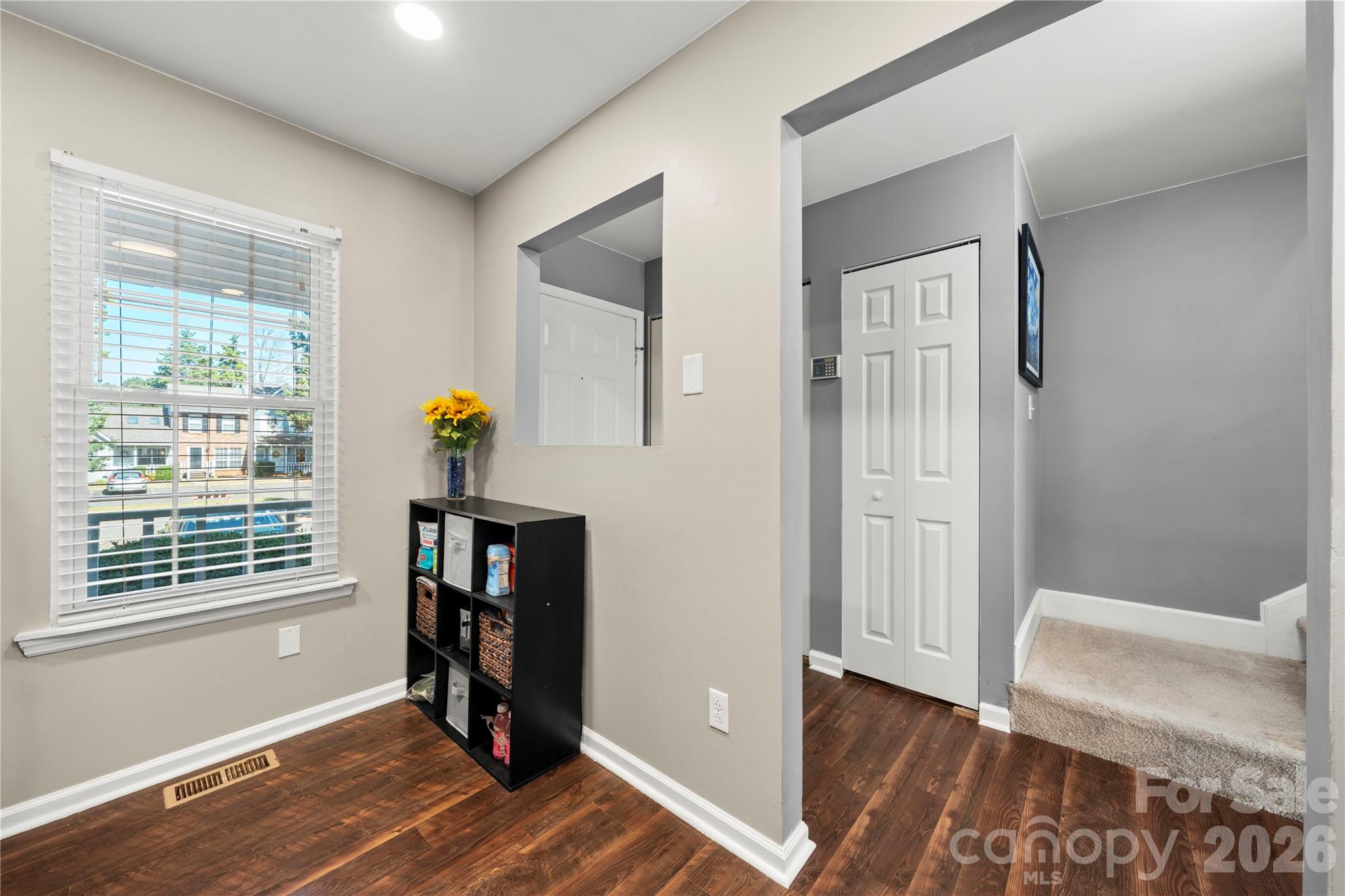 8251 Circle Tree Lane Property Photo 3