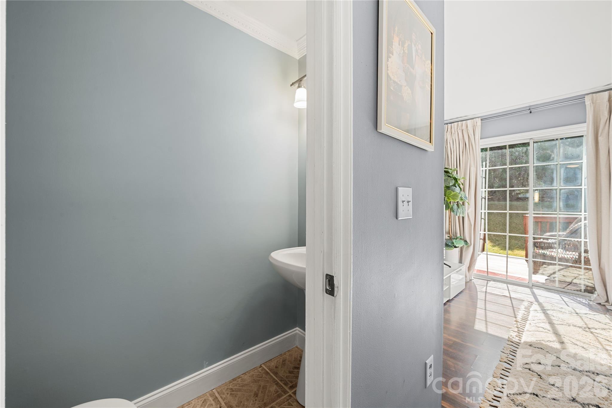 8251 Circle Tree Lane Property Photo 6
