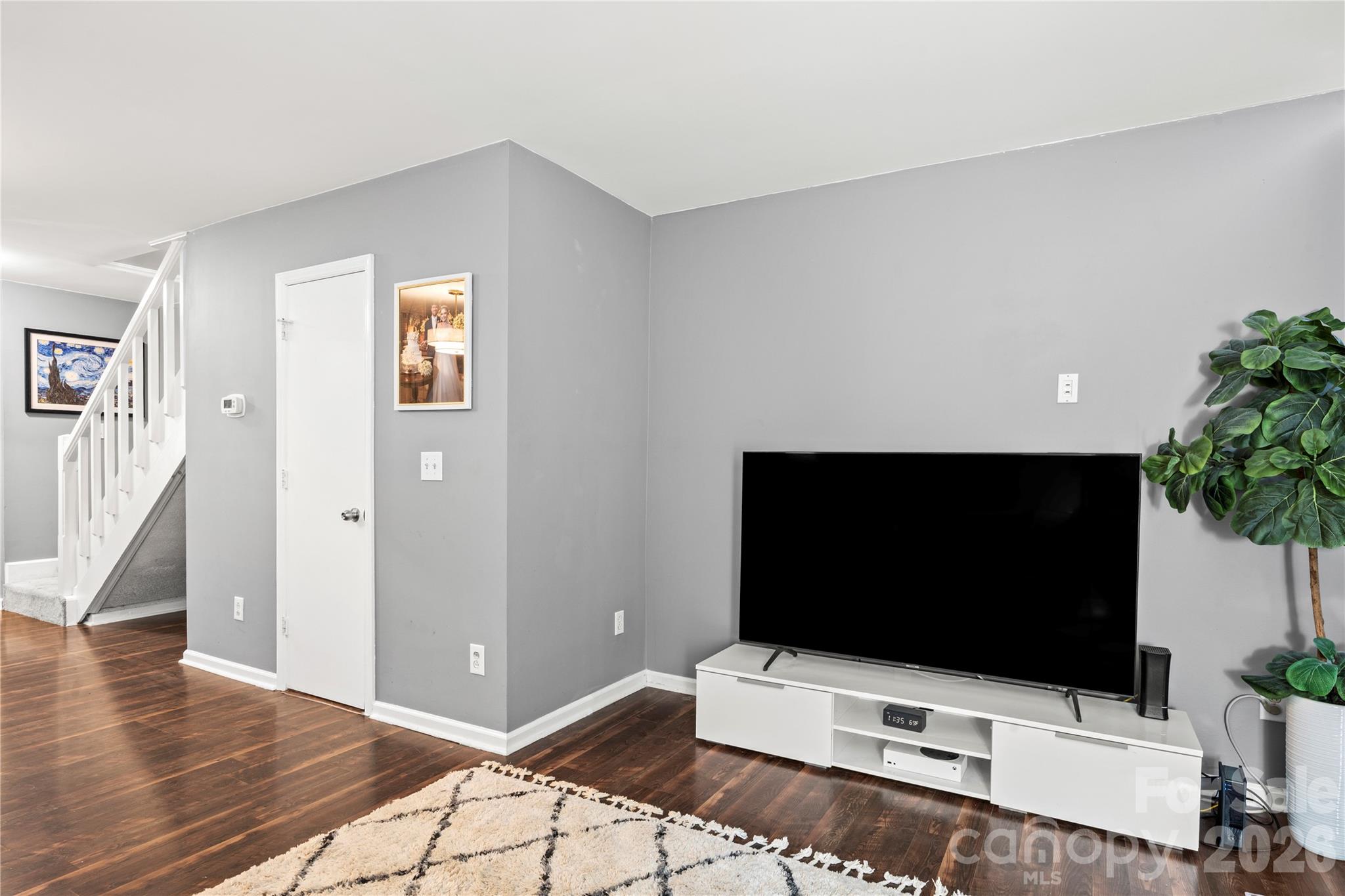 8251 Circle Tree Lane Property Photo 8