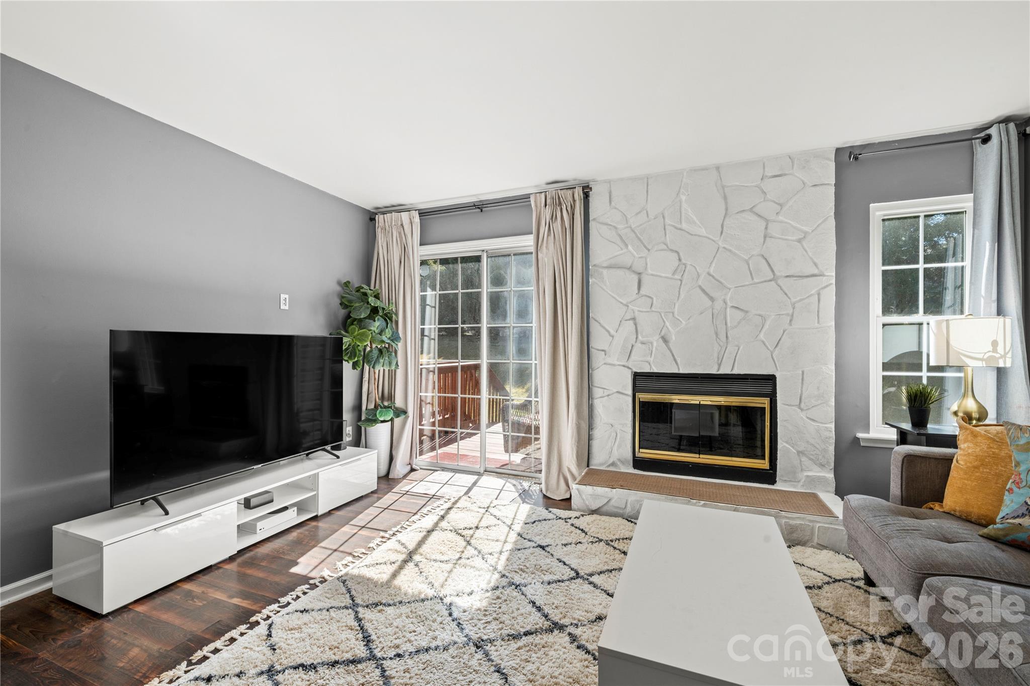 8251 Circle Tree Lane Property Photo 9
