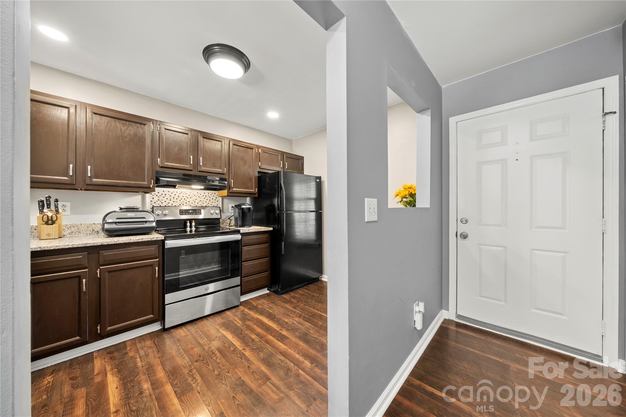 8251 Circle Tree Lane Property Photo 14