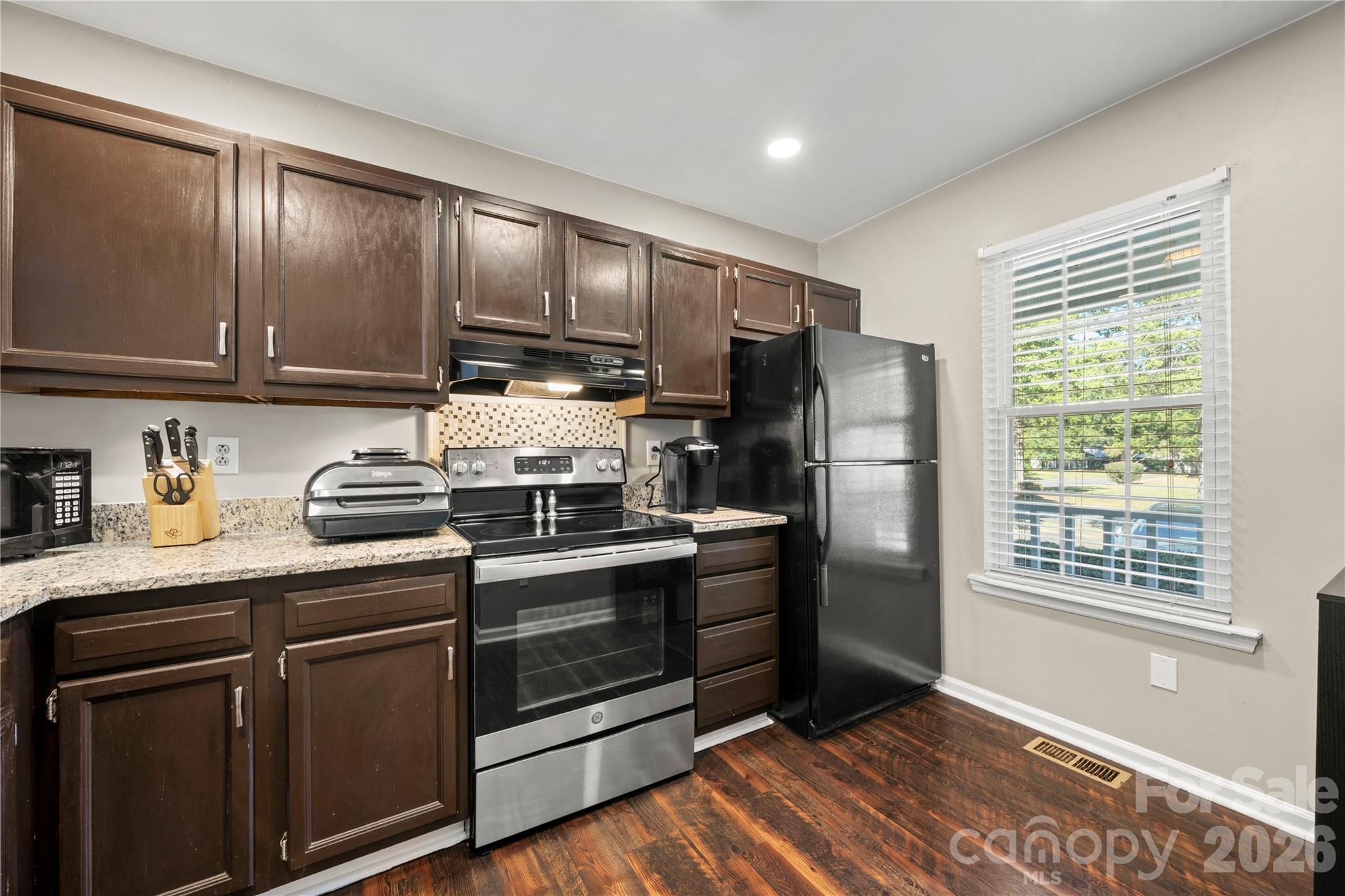 8251 Circle Tree Lane Property Photo 15
