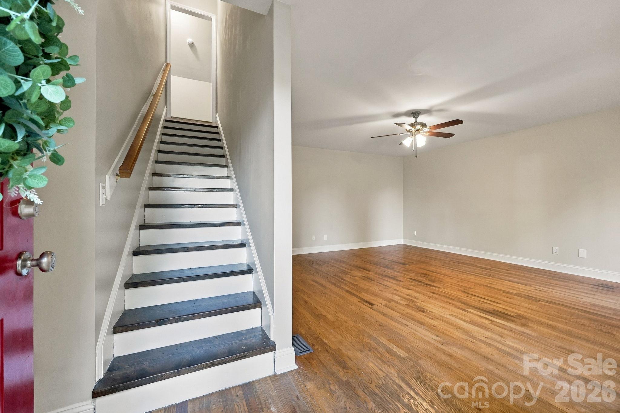 205 Colonial Avenue Property Photo 4