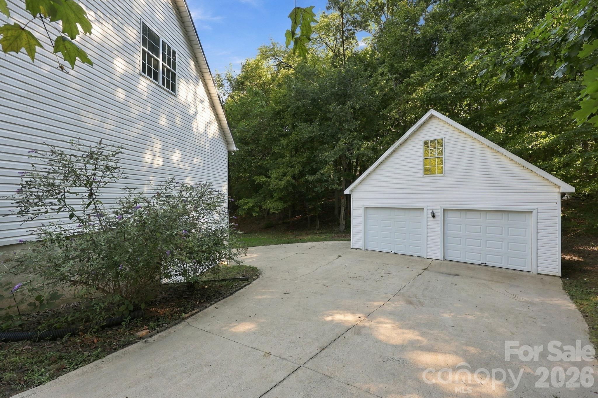 205 Colonial Avenue Property Photo 5