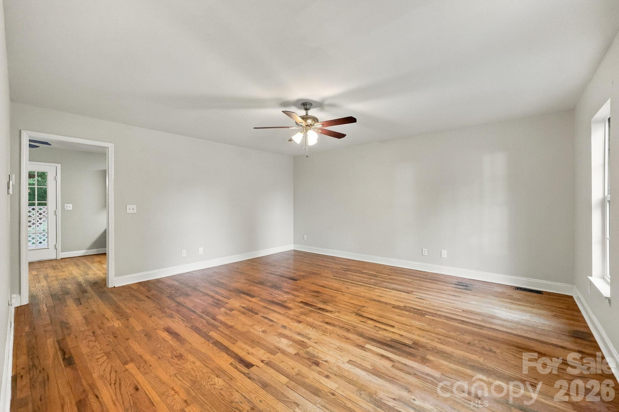 205 Colonial Avenue Property Photo 6
