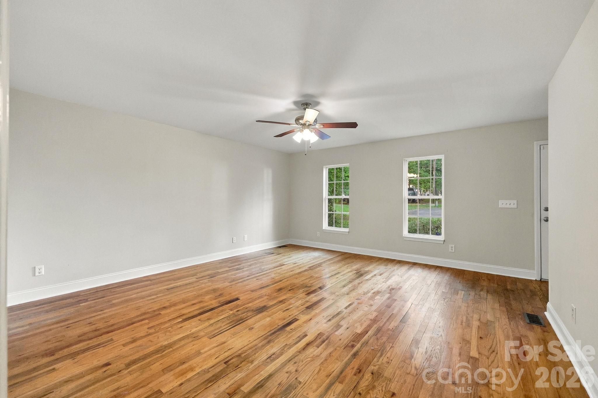205 Colonial Avenue Property Photo 10