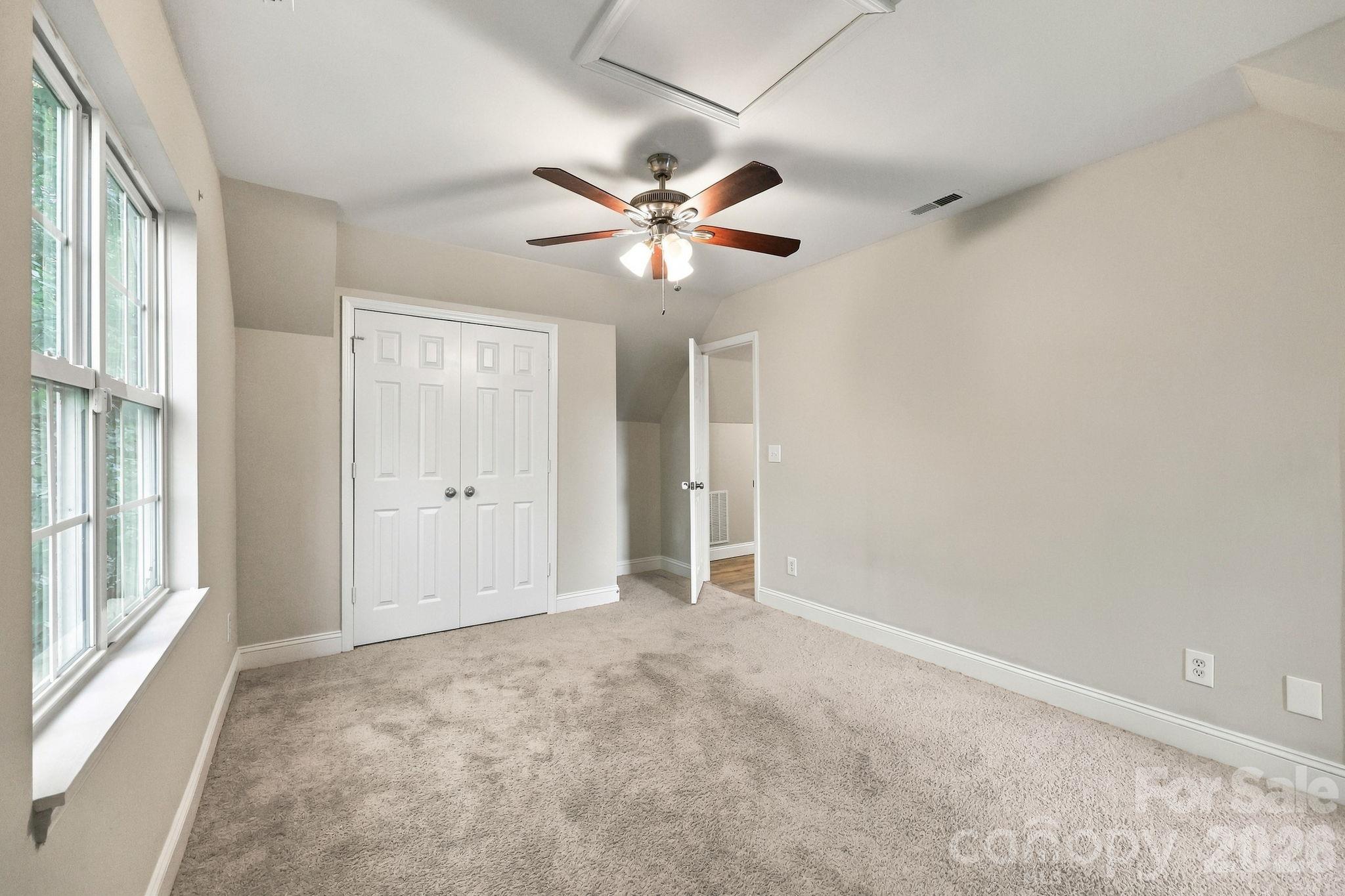 205 Colonial Avenue Property Photo 21