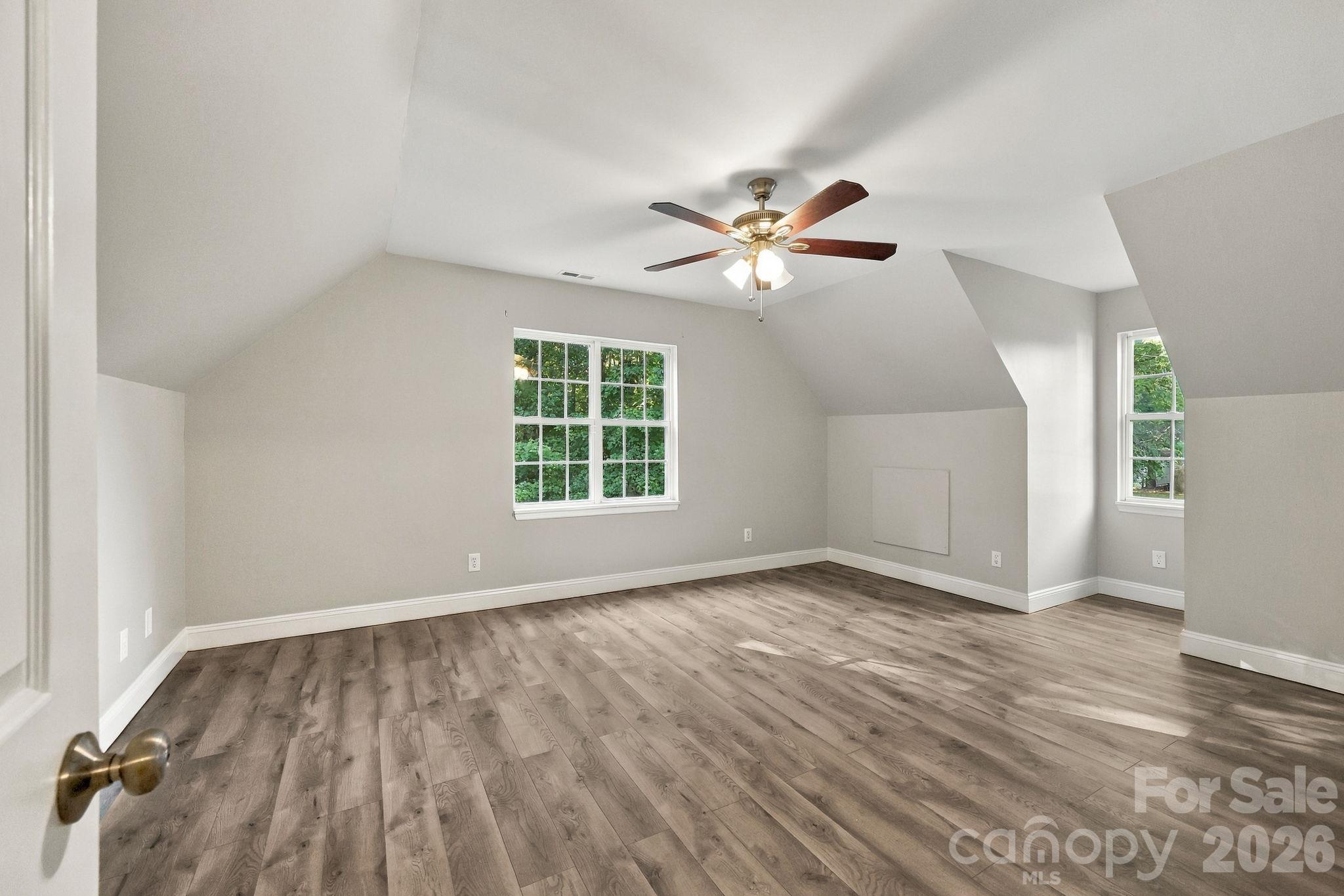 205 Colonial Avenue Property Photo 24