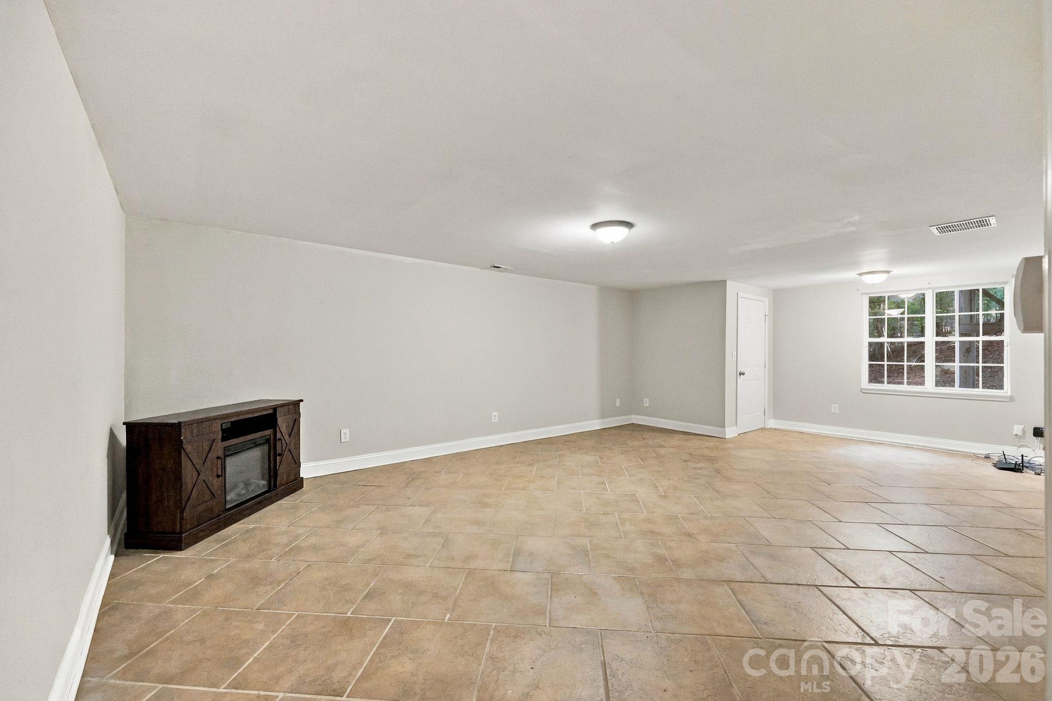 205 Colonial Avenue Property Photo 28