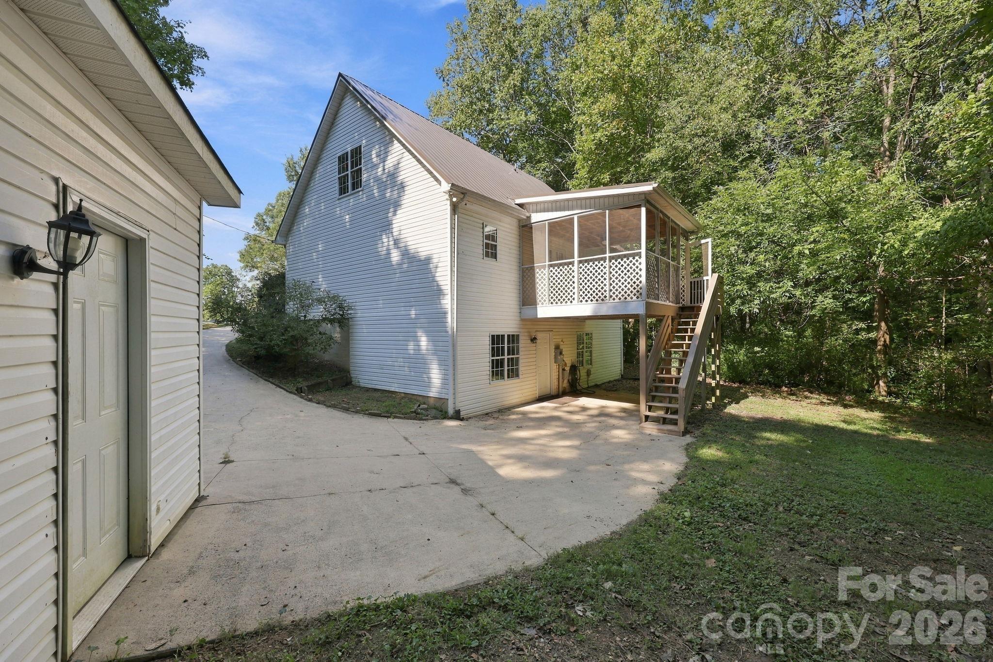 205 Colonial Avenue Property Photo 34