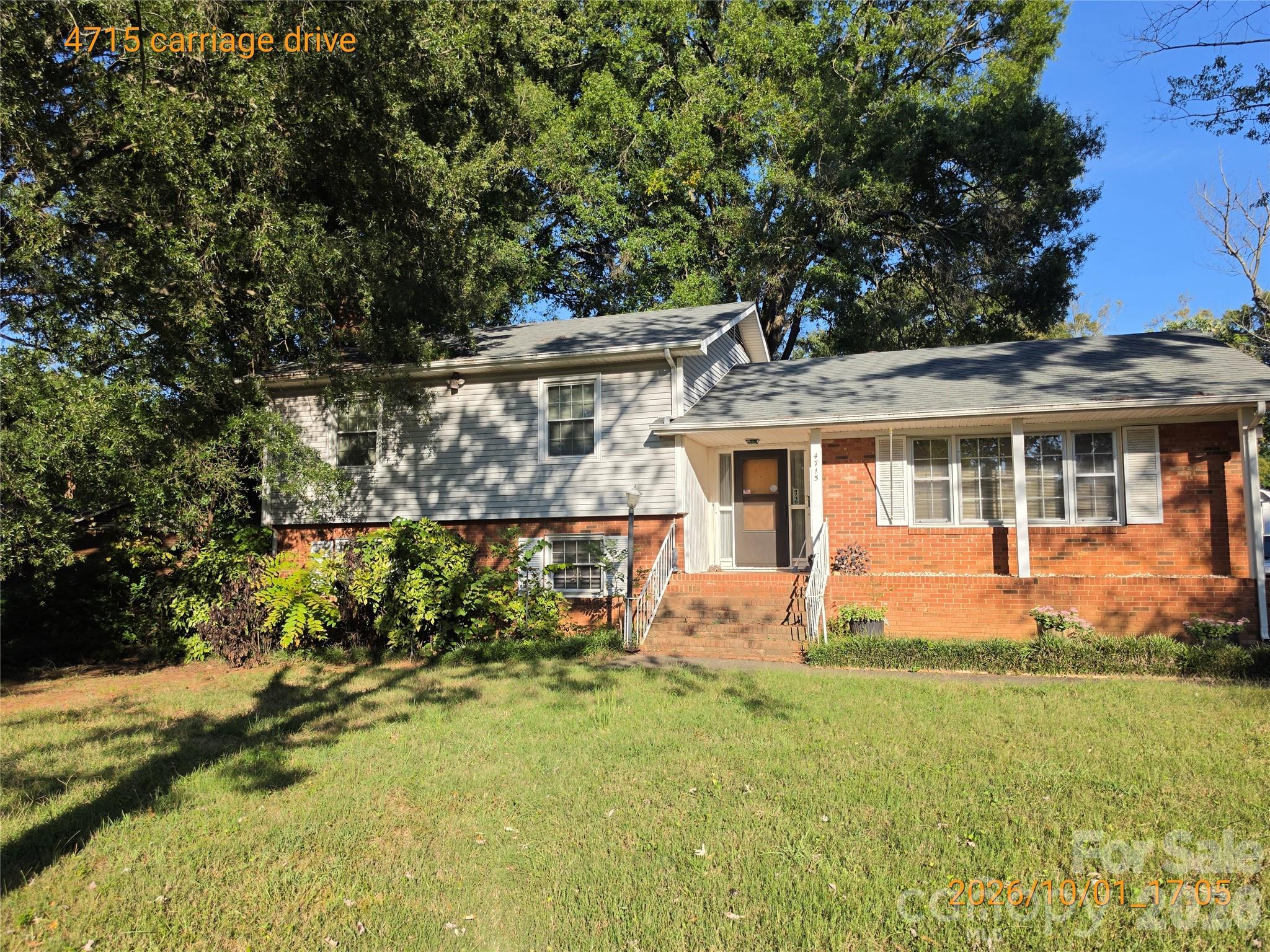 4715 Carriage Drive Circle Property Photo 1