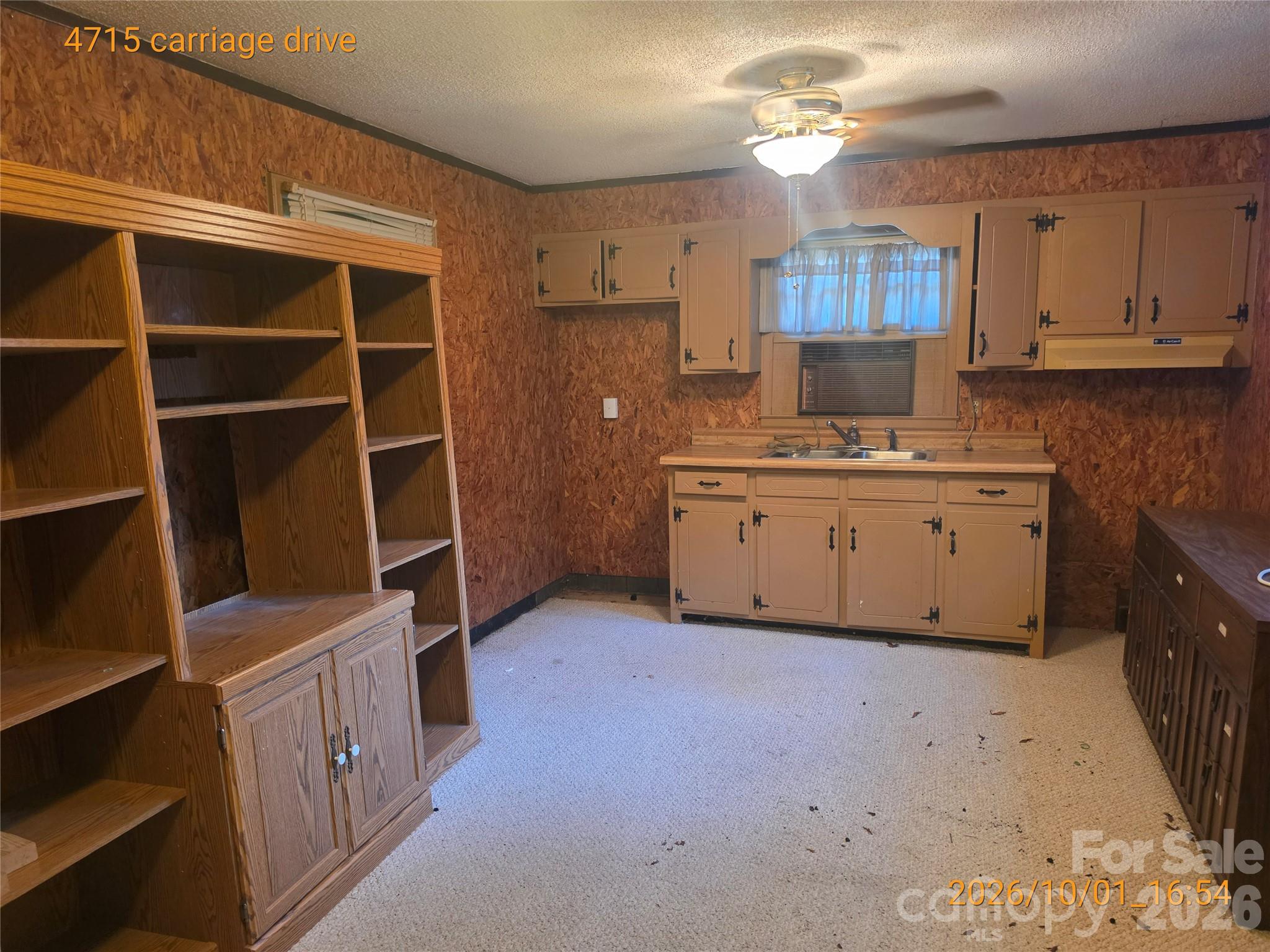 4715 Carriage Drive Circle Property Photo 2