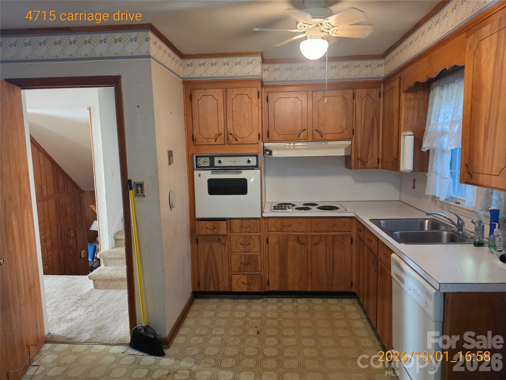 4715 Carriage Drive Circle Property Photo 7