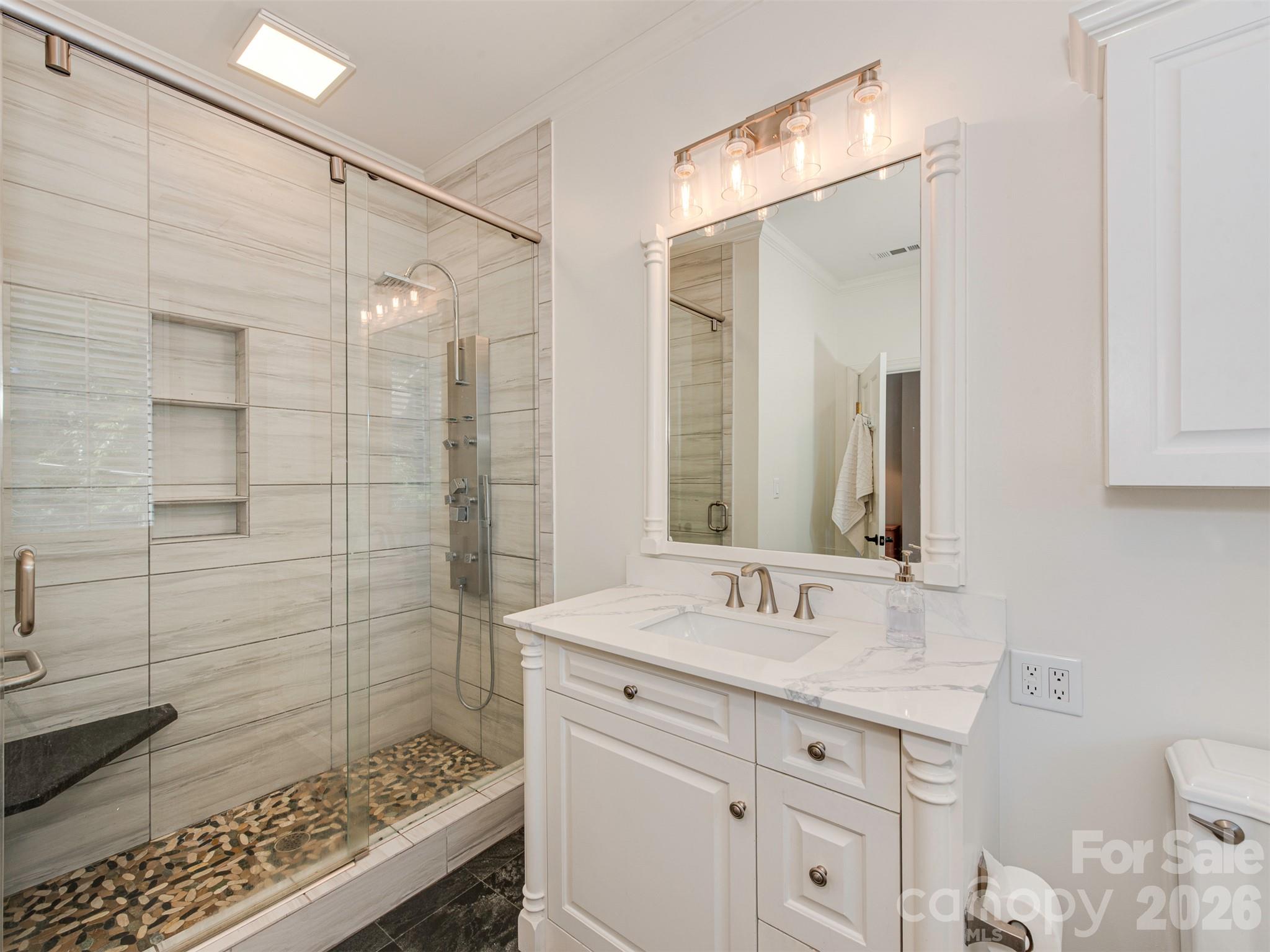 723 Romany Road Property Photo 16
