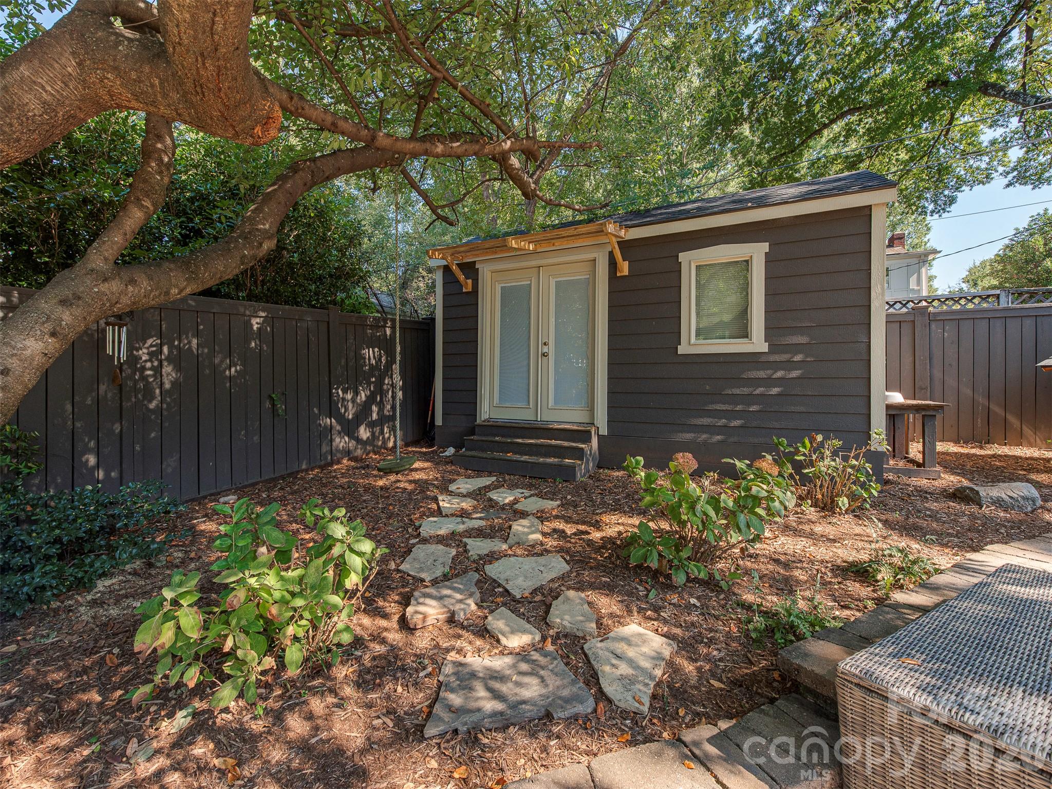 723 Romany Road Property Photo 34