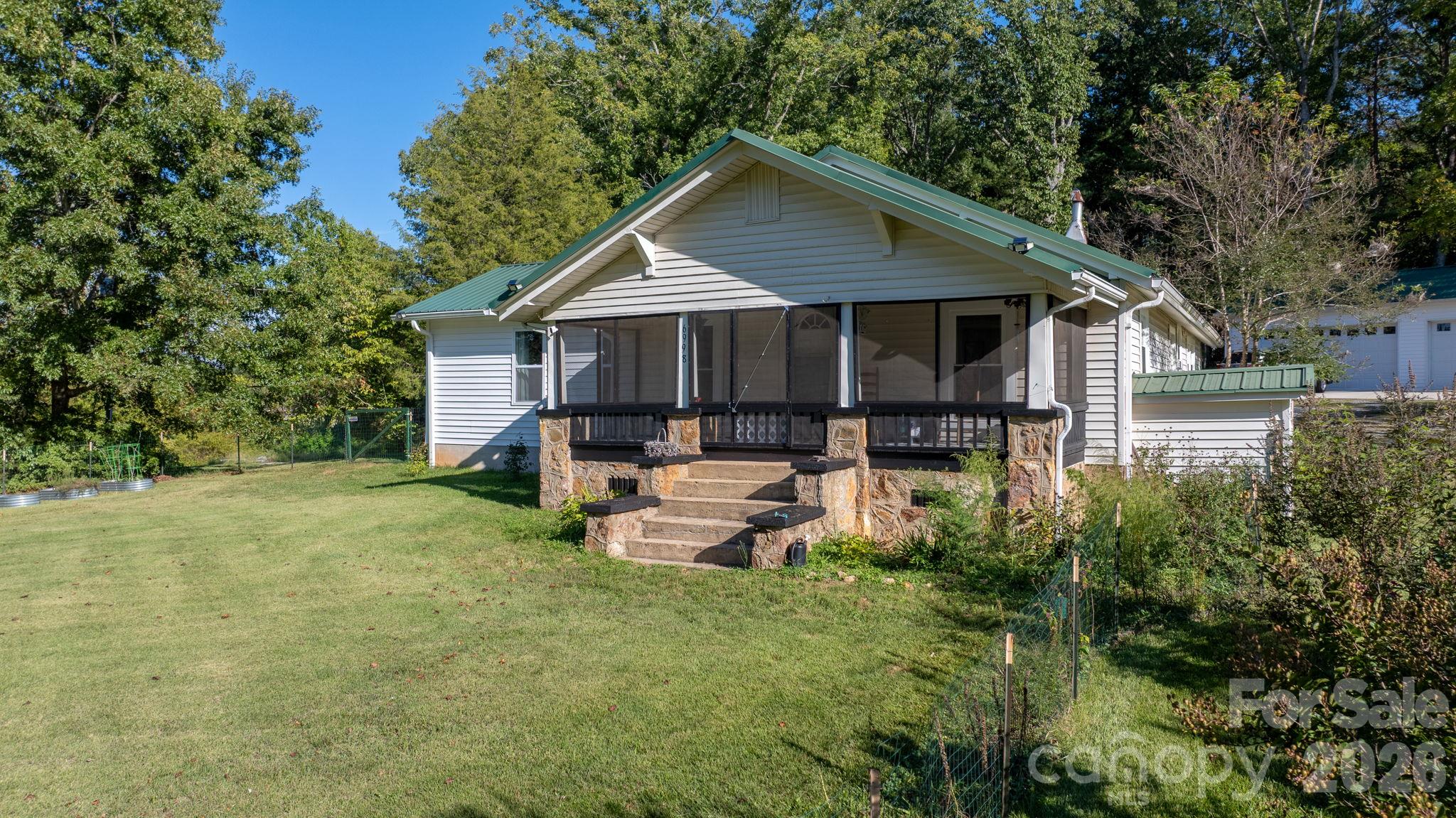 6998 Nobby Lail Road Property Photo 4