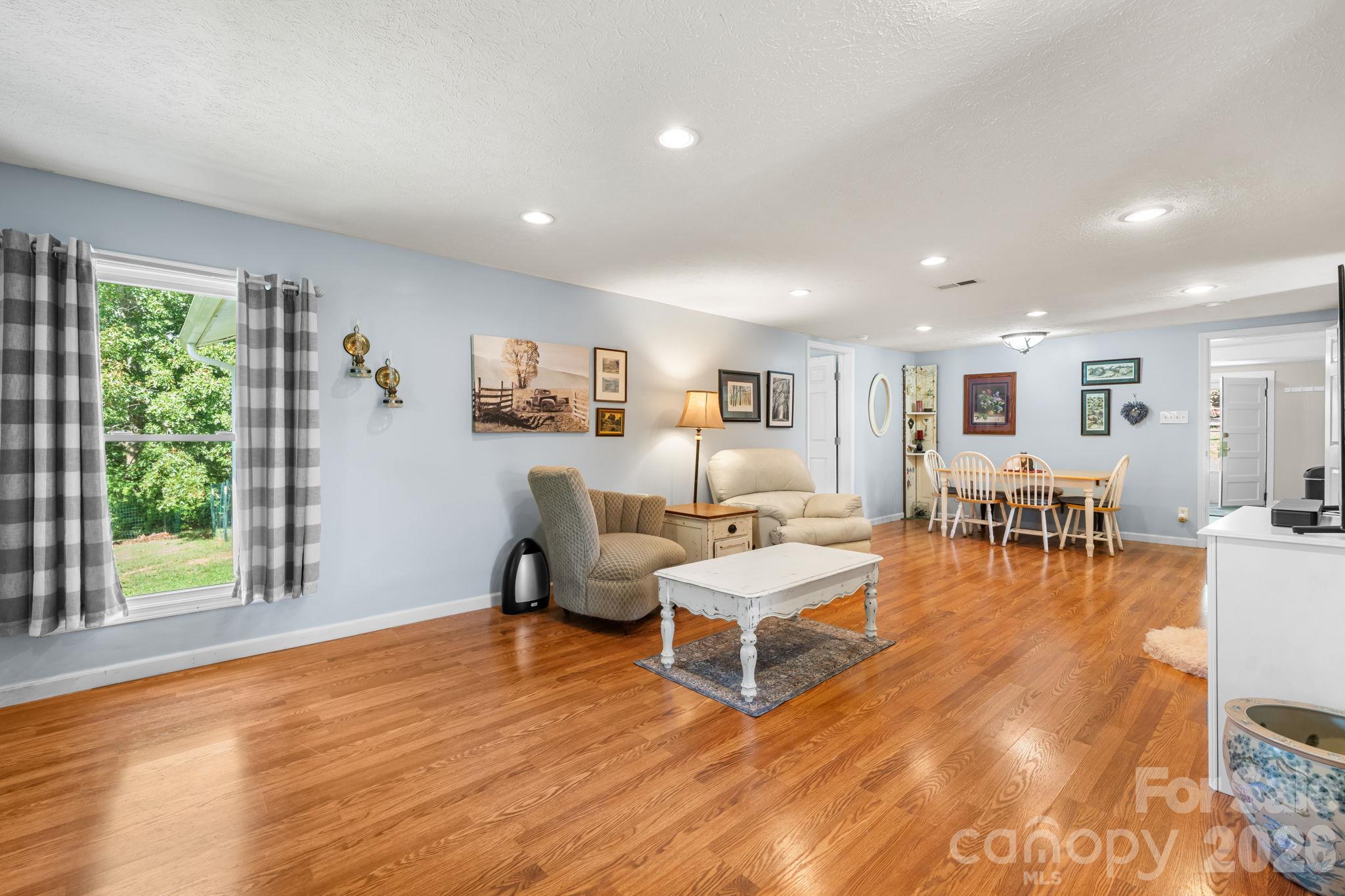 6998 Nobby Lail Road Property Photo 6