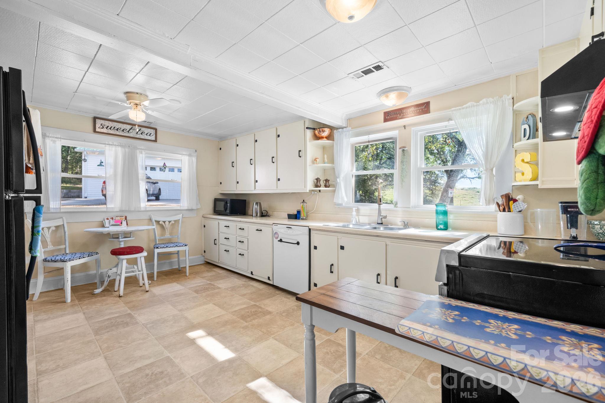6998 Nobby Lail Road Property Photo 9
