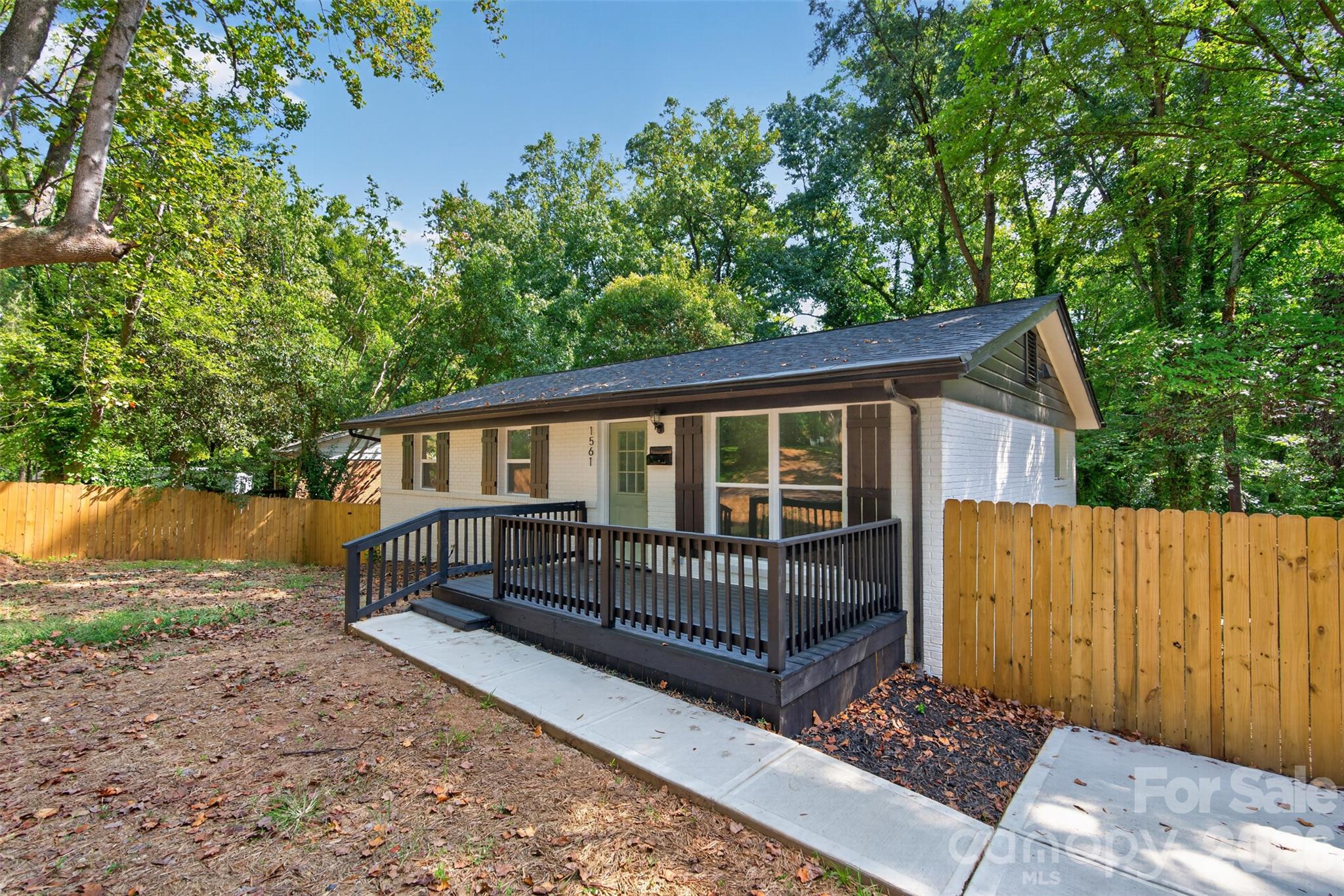 1561 Westdale Drive Property Photo 3