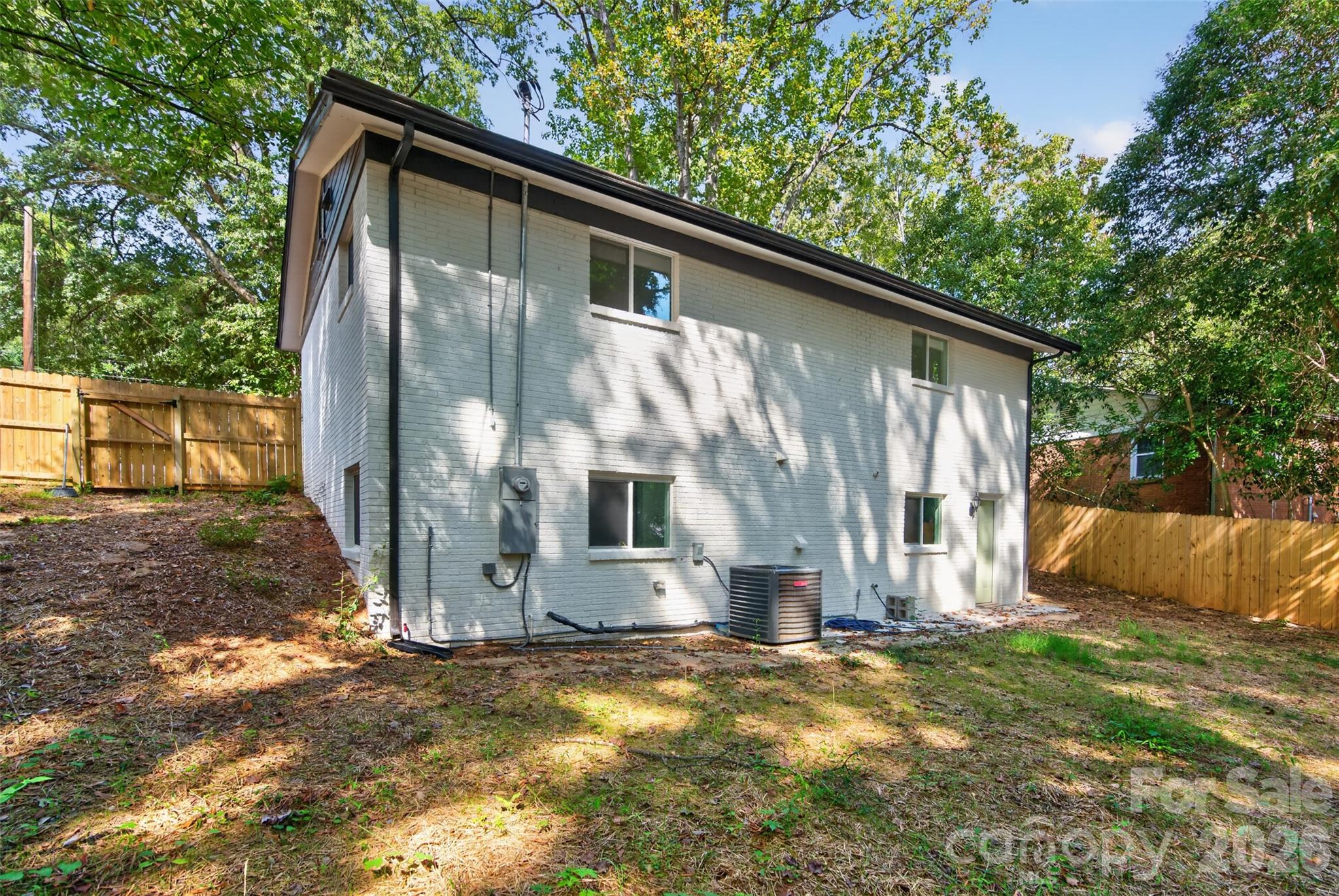 1561 Westdale Drive Property Photo 5