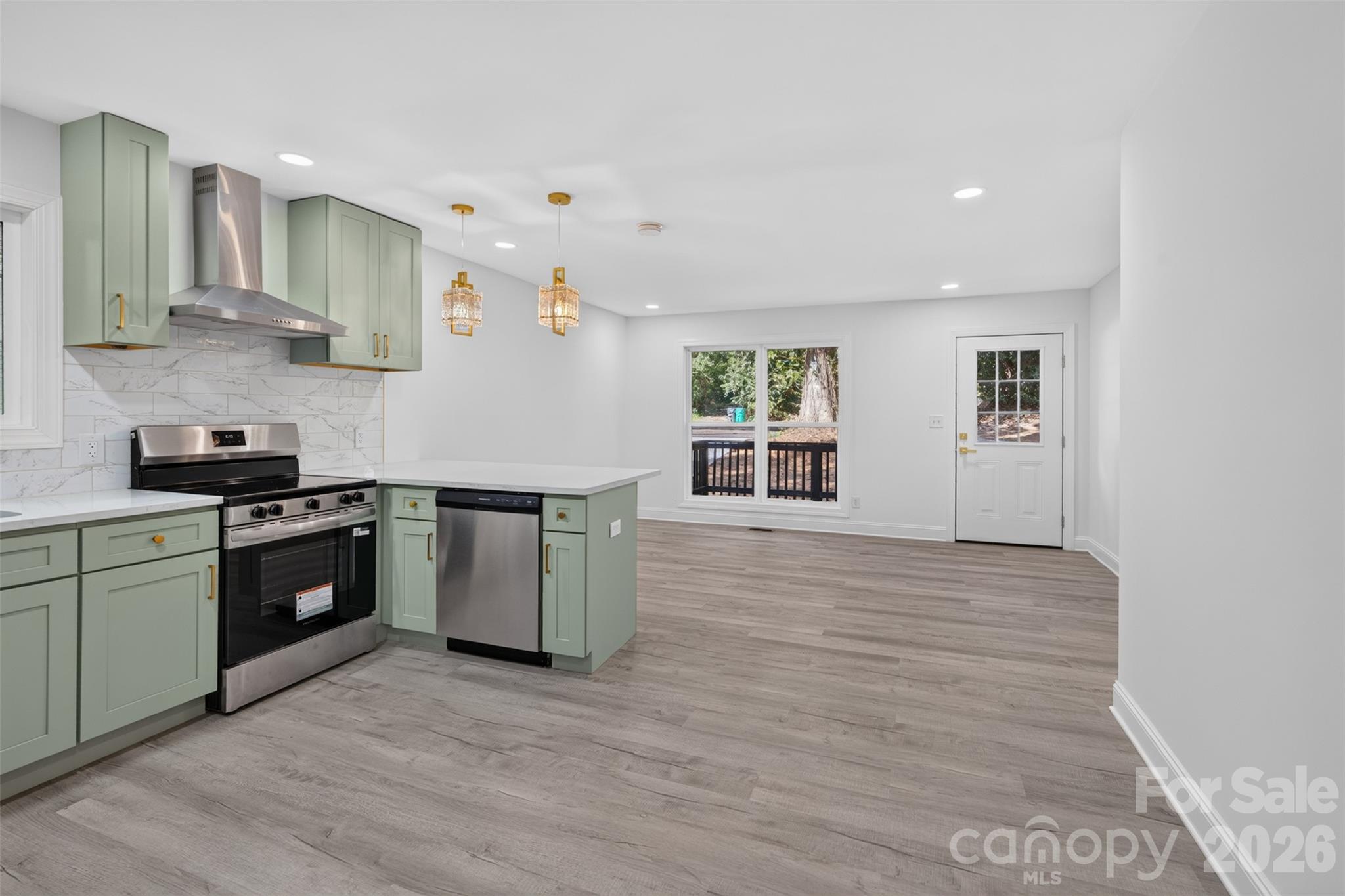 1561 Westdale Drive Property Photo 8