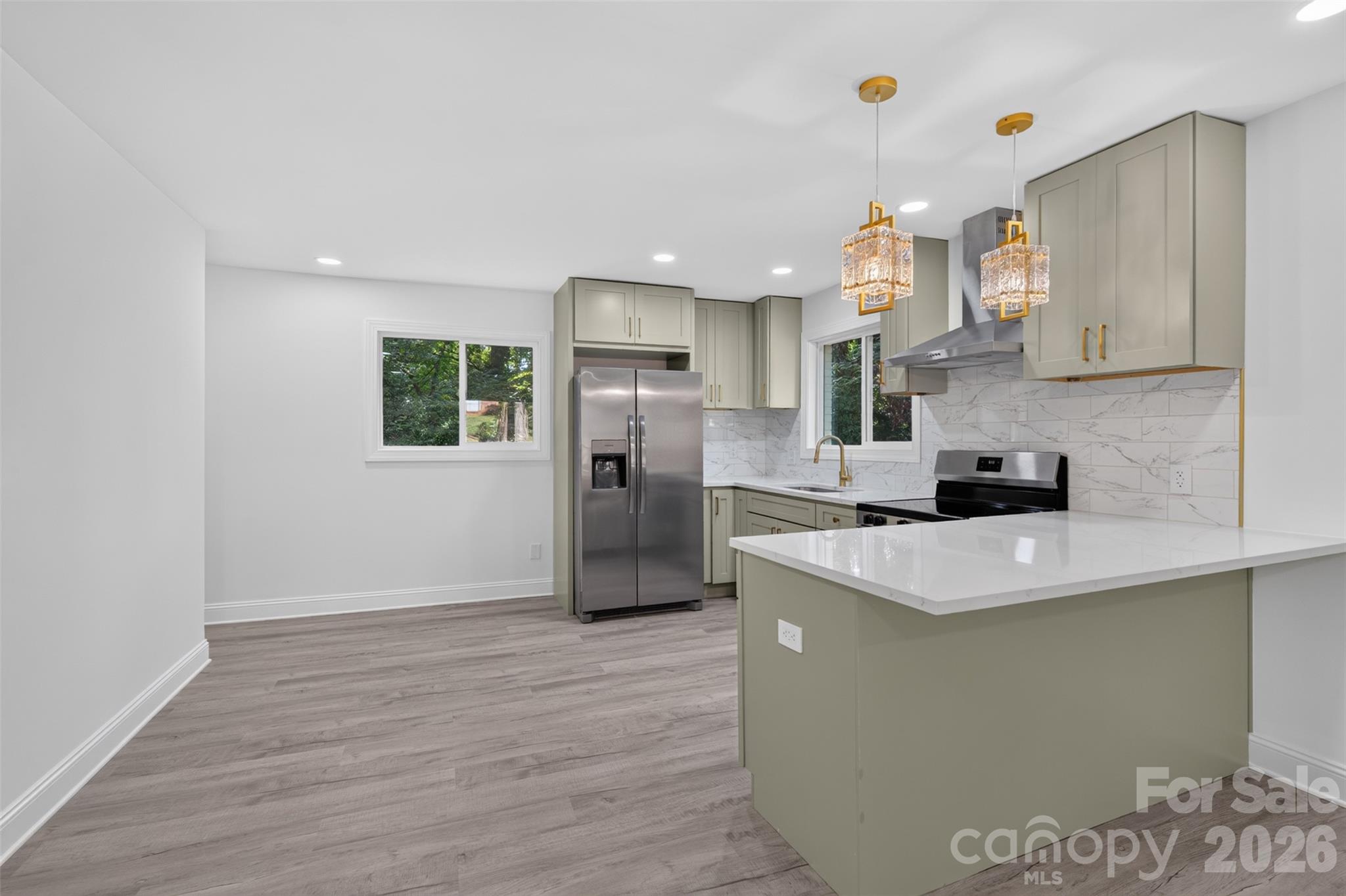 1561 Westdale Drive Property Photo 10