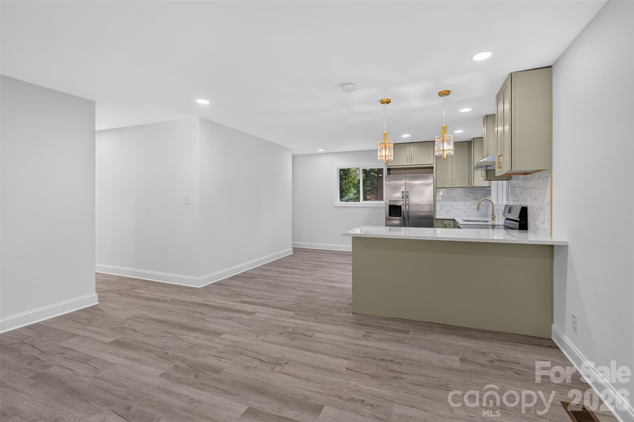 1561 Westdale Drive Property Photo 12