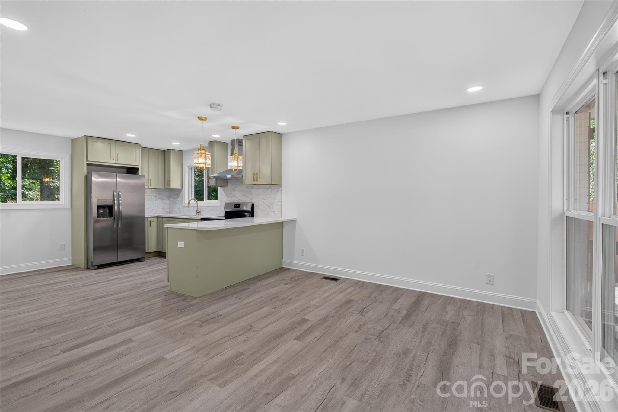 1561 Westdale Drive Property Photo 13