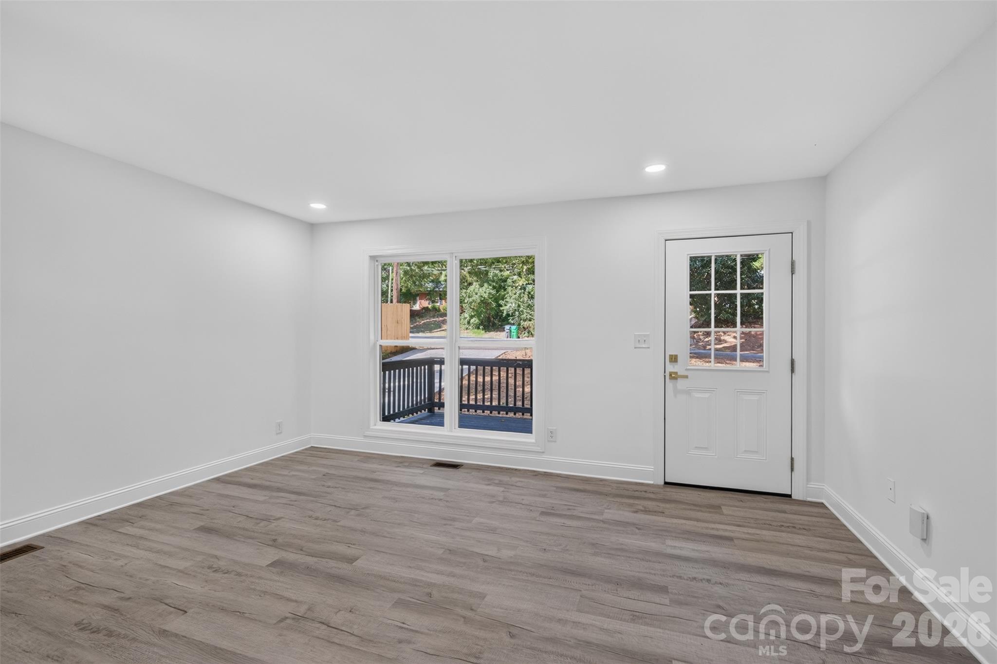 1561 Westdale Drive Property Photo 14