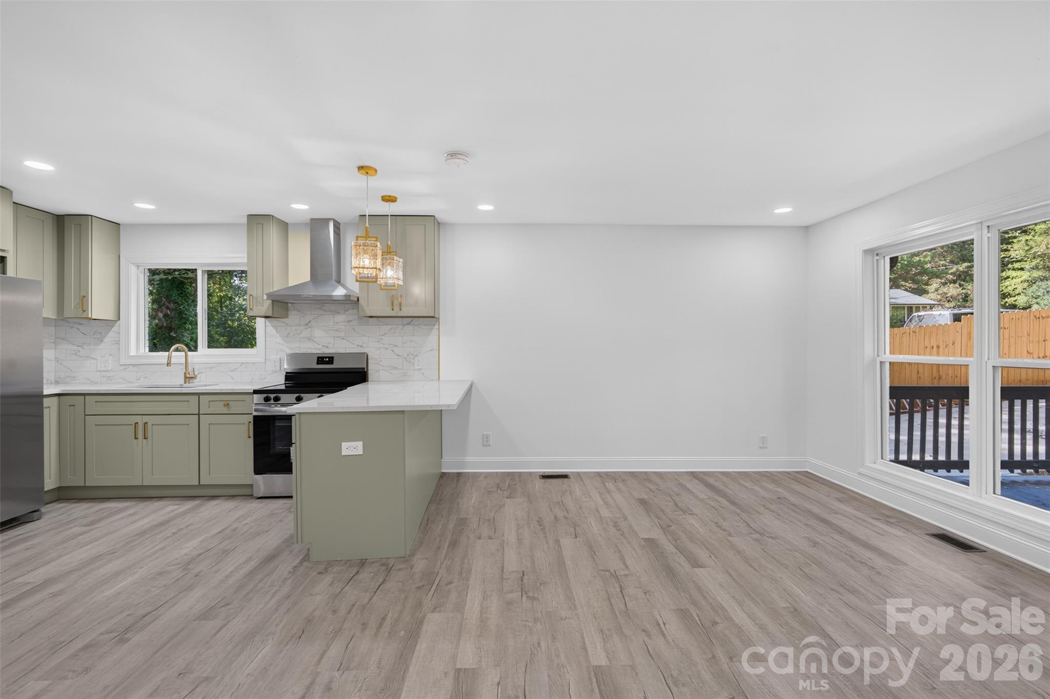 1561 Westdale Drive Property Photo 15