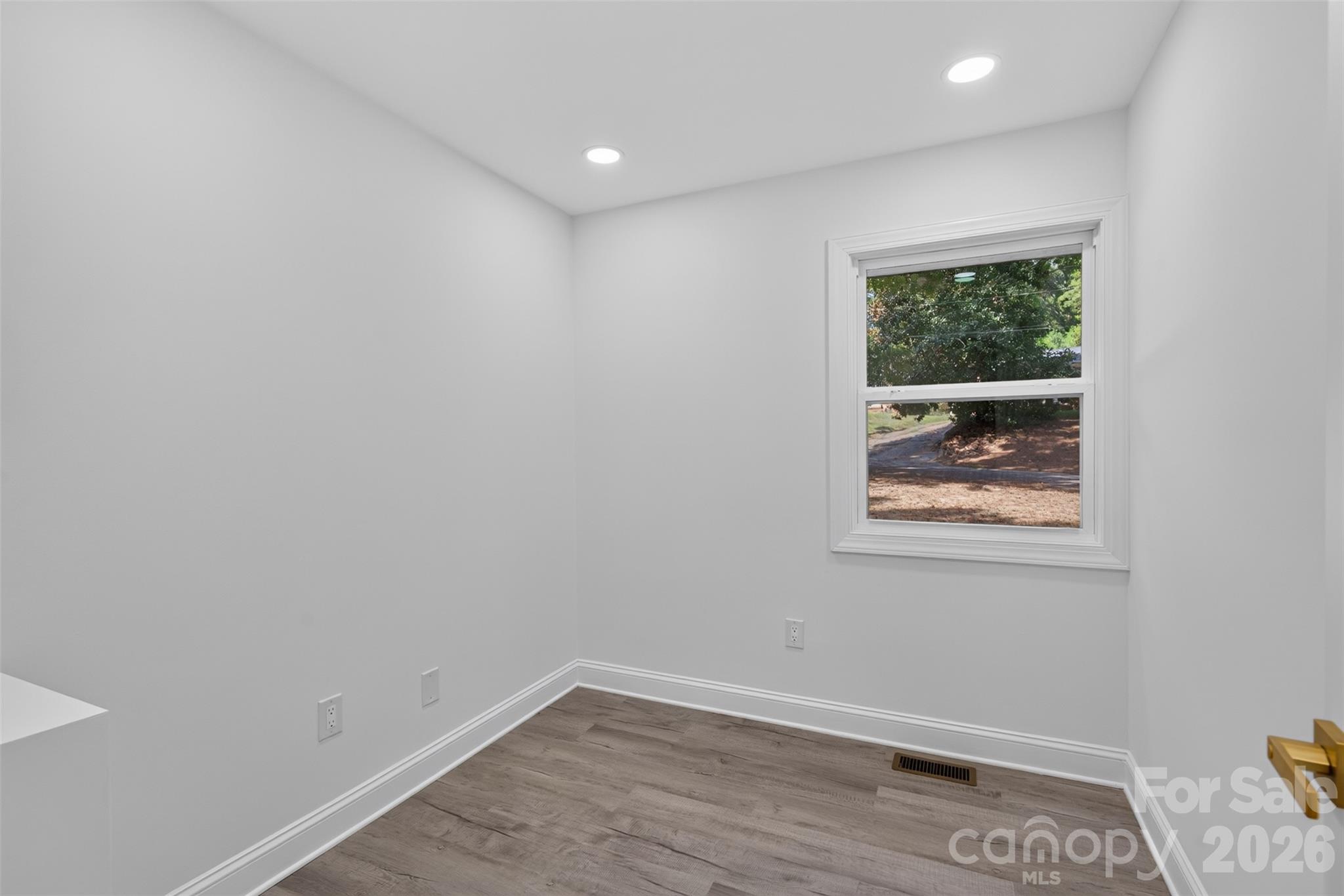 1561 Westdale Drive Property Photo 16