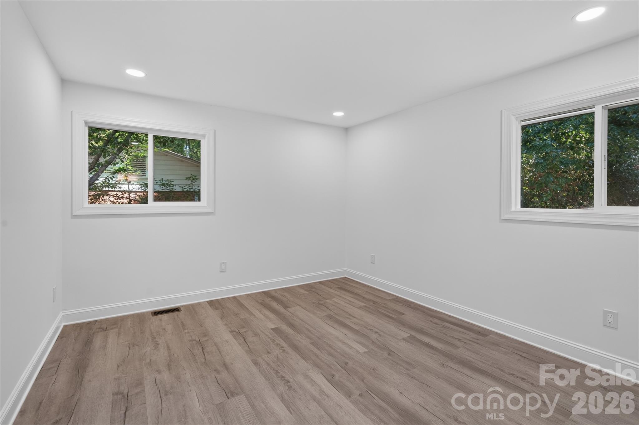 1561 Westdale Drive Property Photo 19