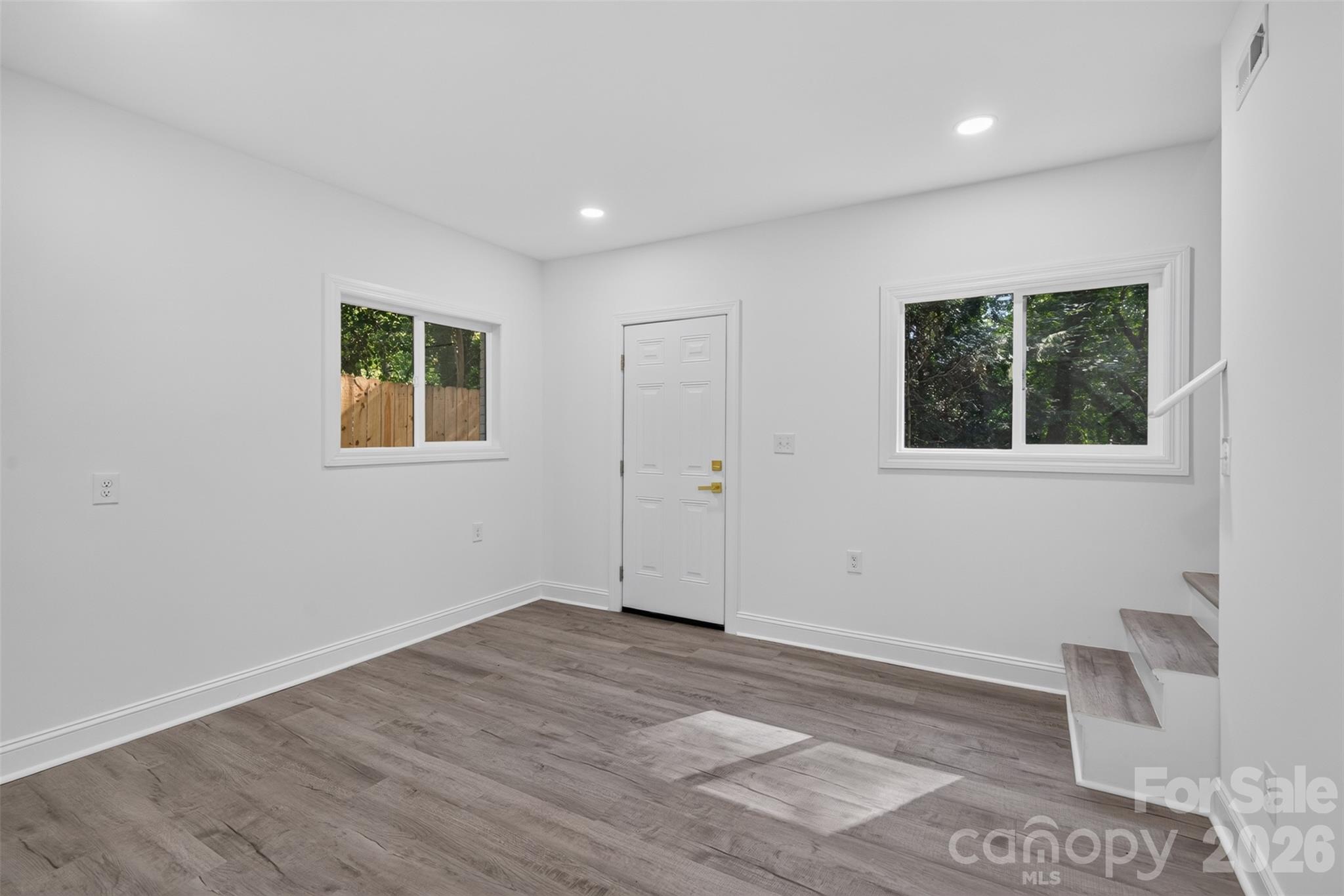 1561 Westdale Drive Property Photo 23