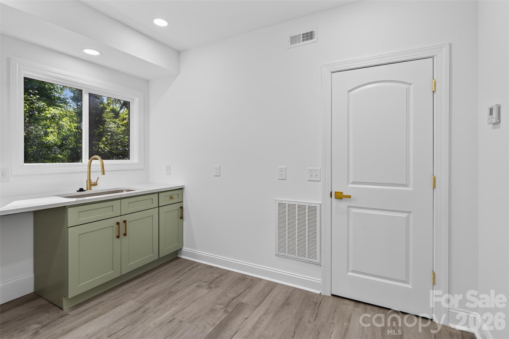 1561 Westdale Drive Property Photo 30