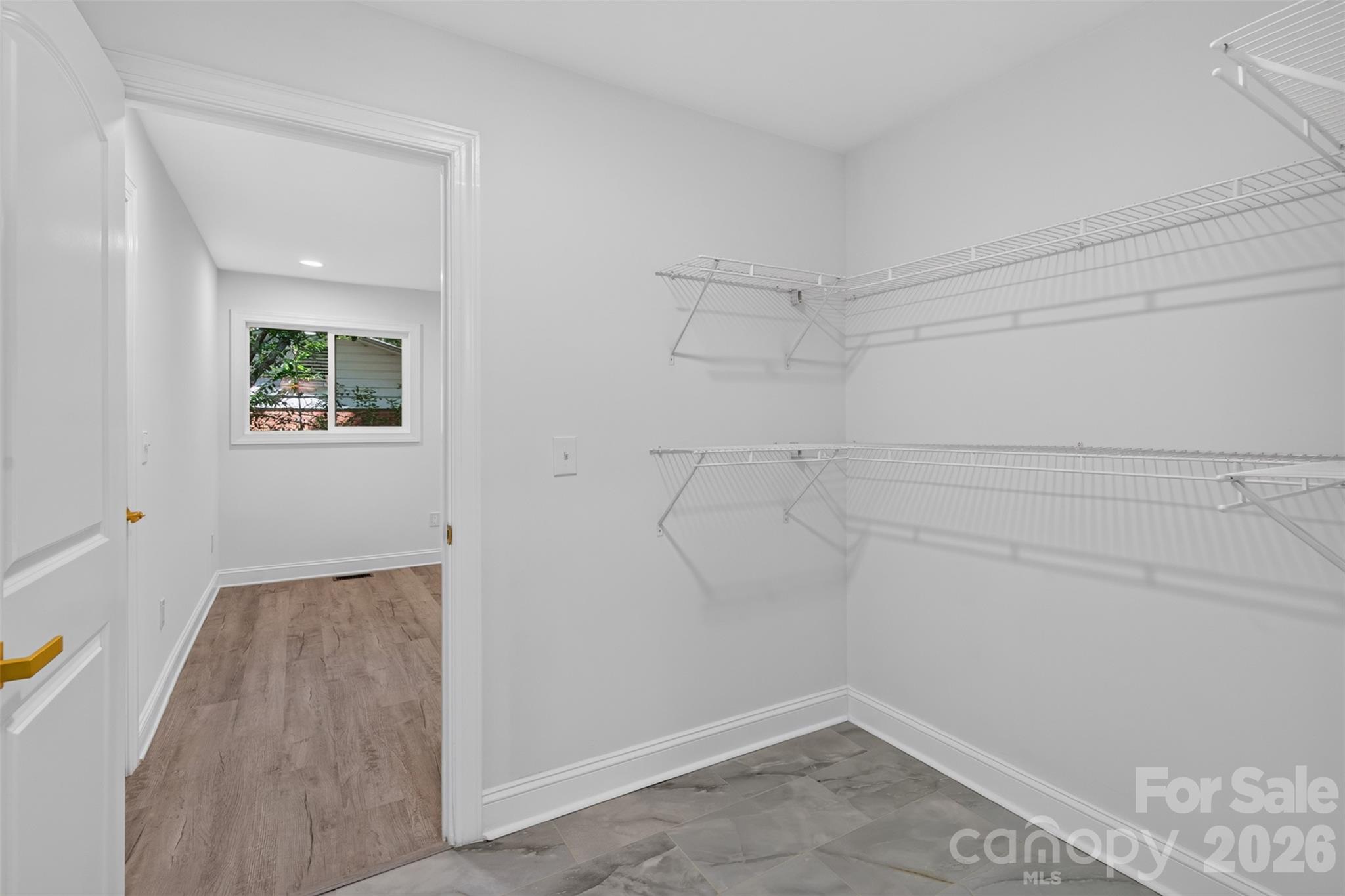 1561 Westdale Drive Property Photo 33