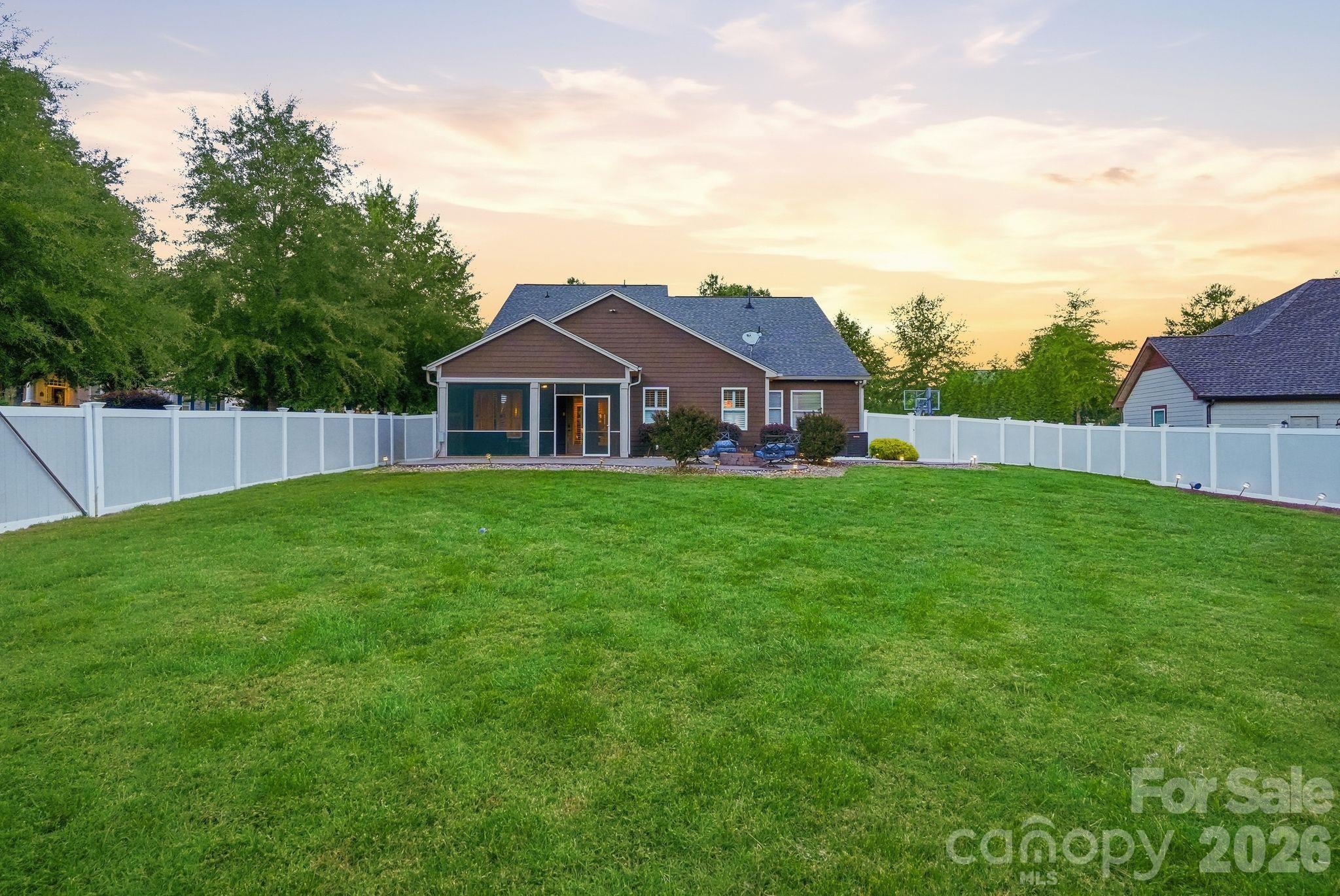 12902 Blakemore Avenue Property Photo 20