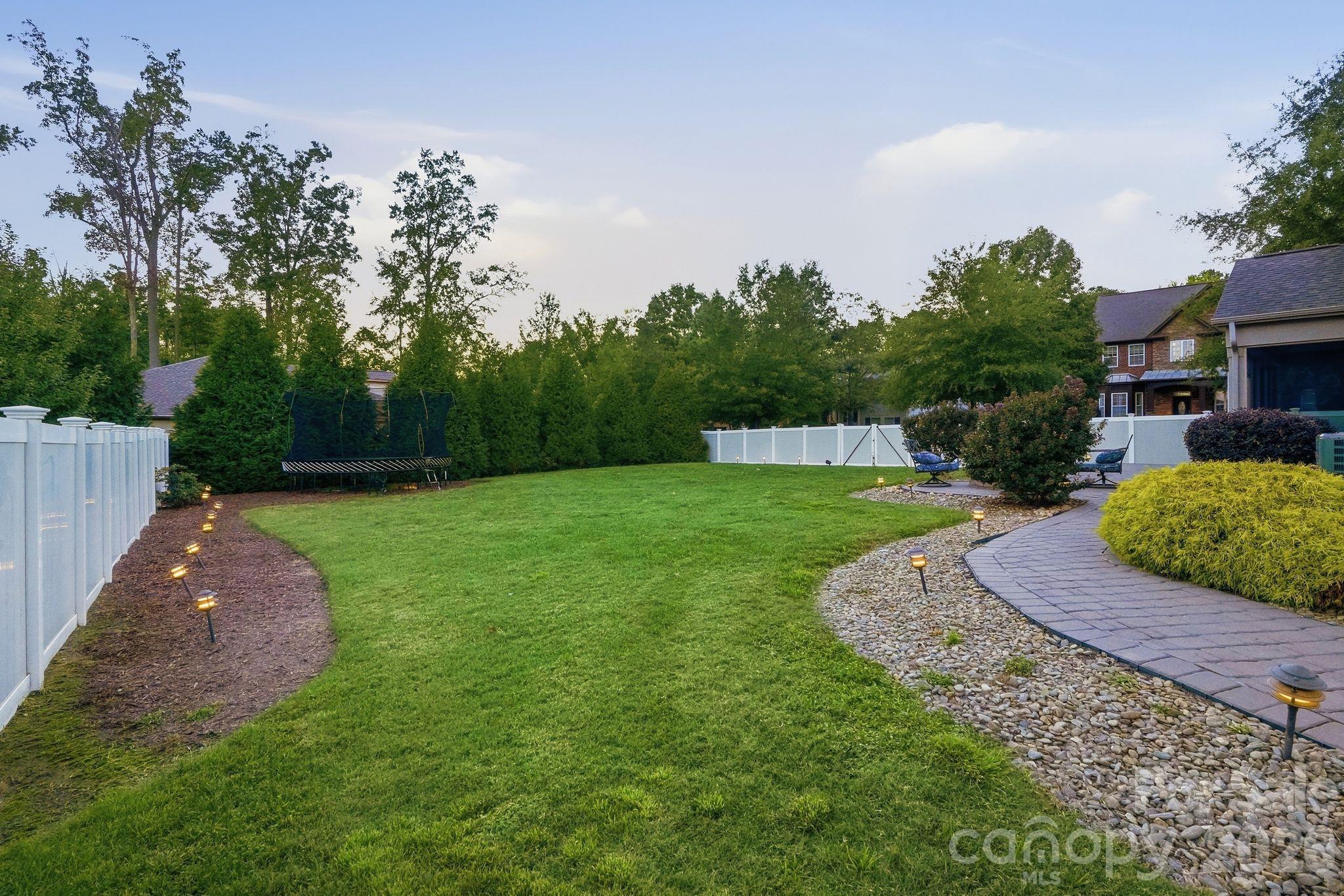 12902 Blakemore Avenue Property Photo 21