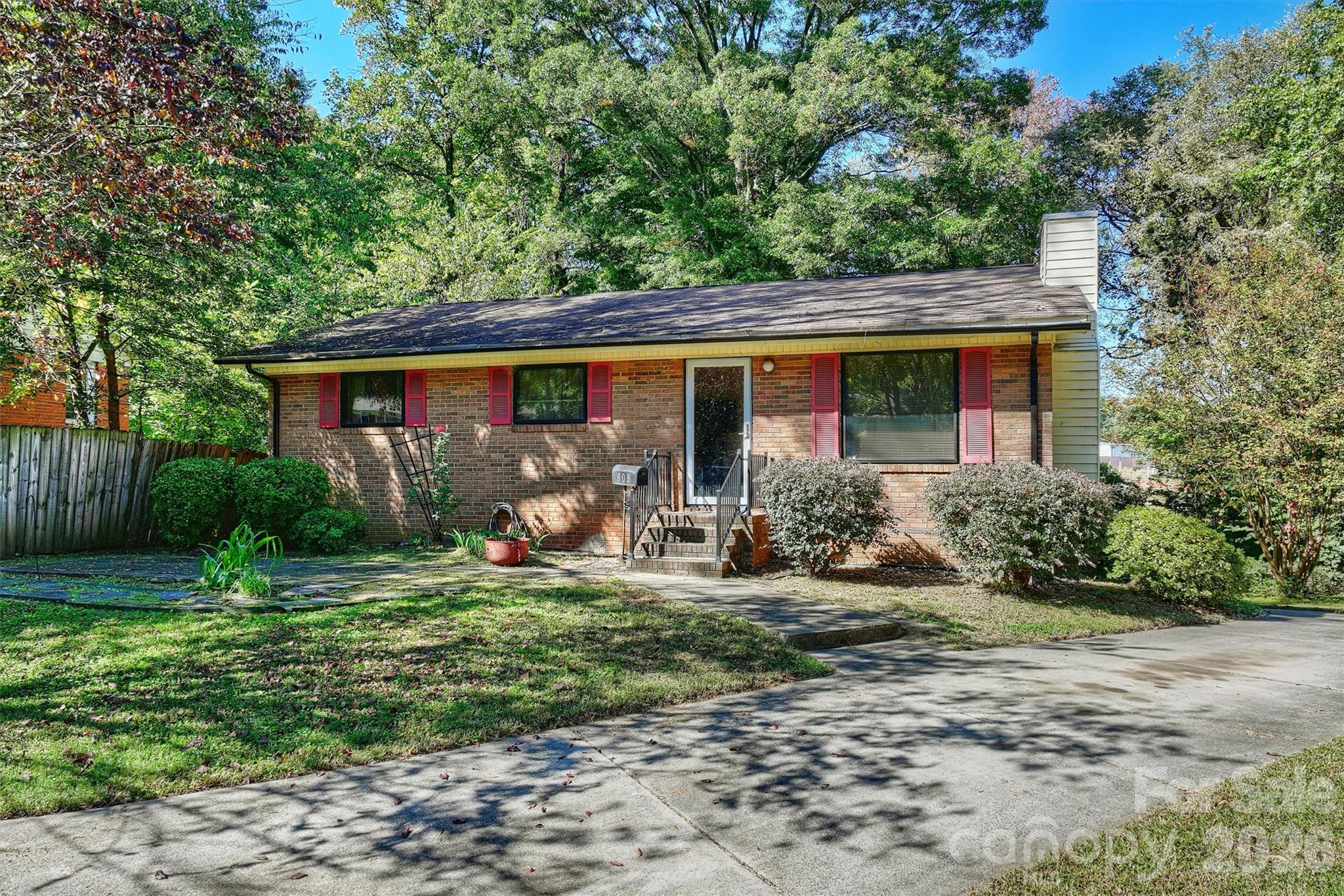 808 Davenport Street Property Photo 4